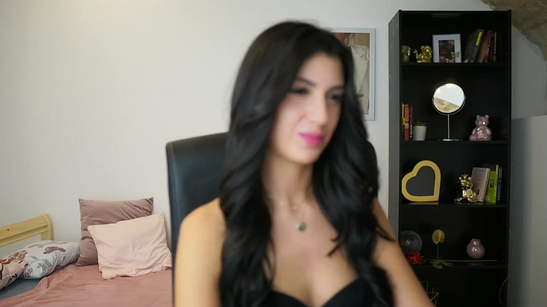 Gallery image thumbnail from Julia_Roca's myfreecams stream on, 01/30/2024, 17:38 image 18 of 20