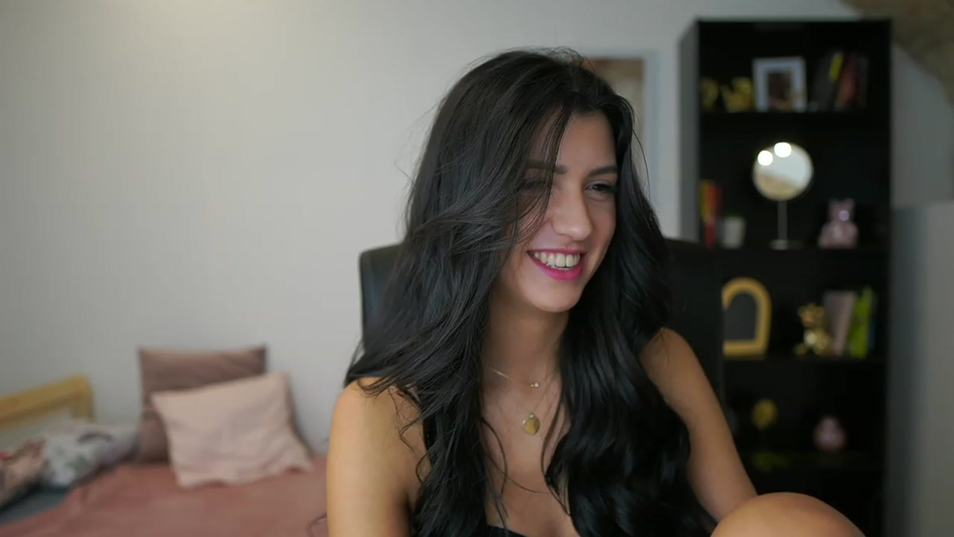 Gallery image thumbnail from Julia_Roca's myfreecams stream on, 01/30/2024, 17:38 image 14 of 20