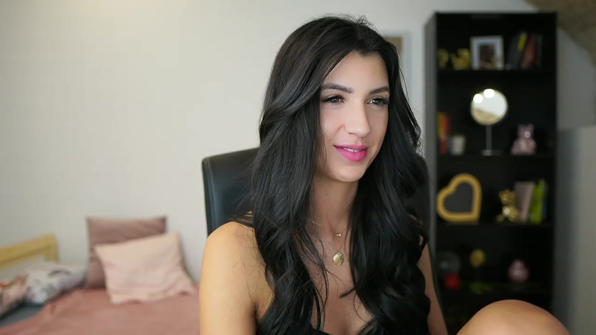Gallery image thumbnail from Julia_Roca's myfreecams stream on, 01/30/2024, 17:38 image 10 of 20