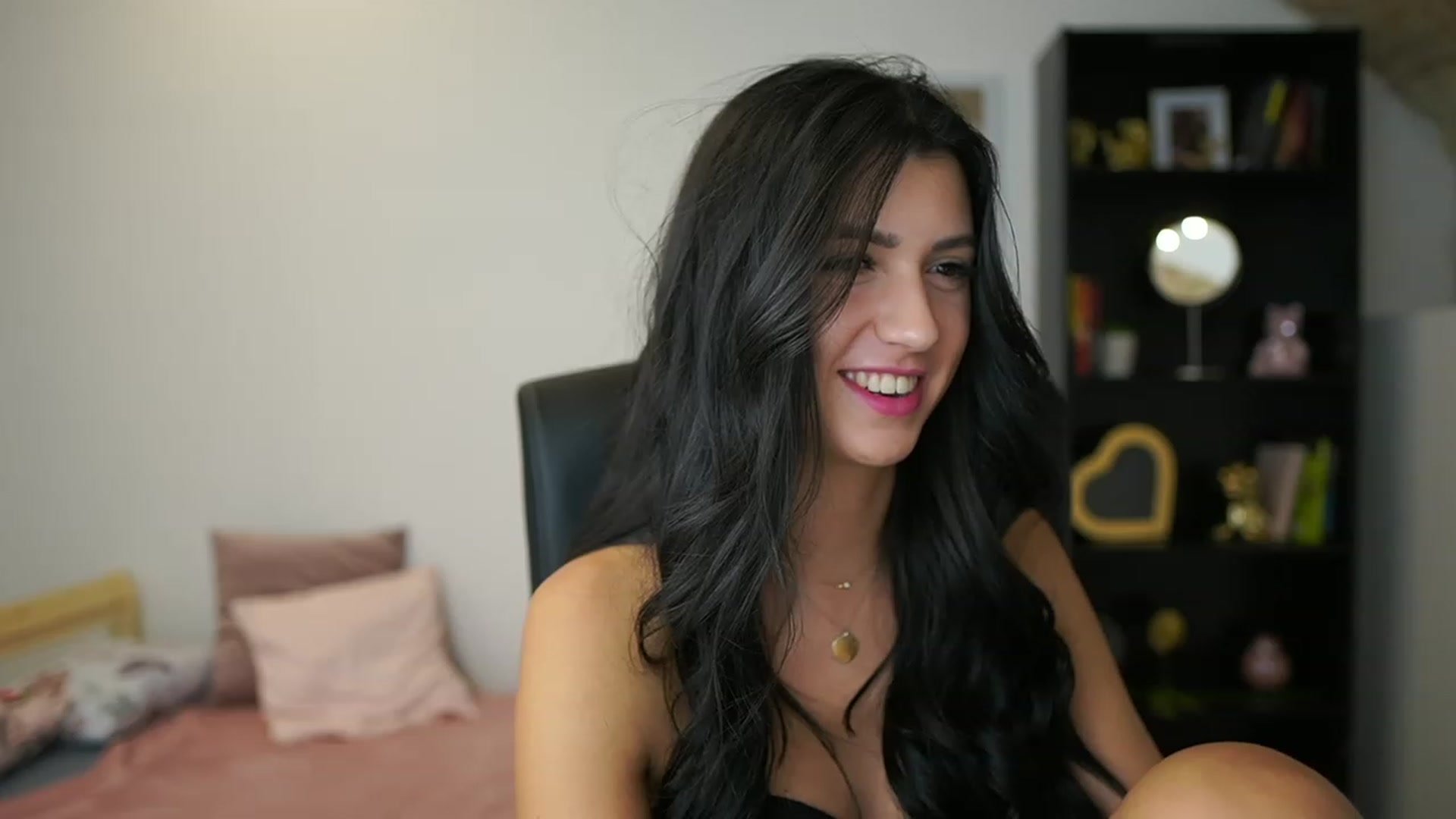 Gallery image thumbnail from Julia_Roca's myfreecams stream on, 01/30/2024, 17:38 image 12 of 20