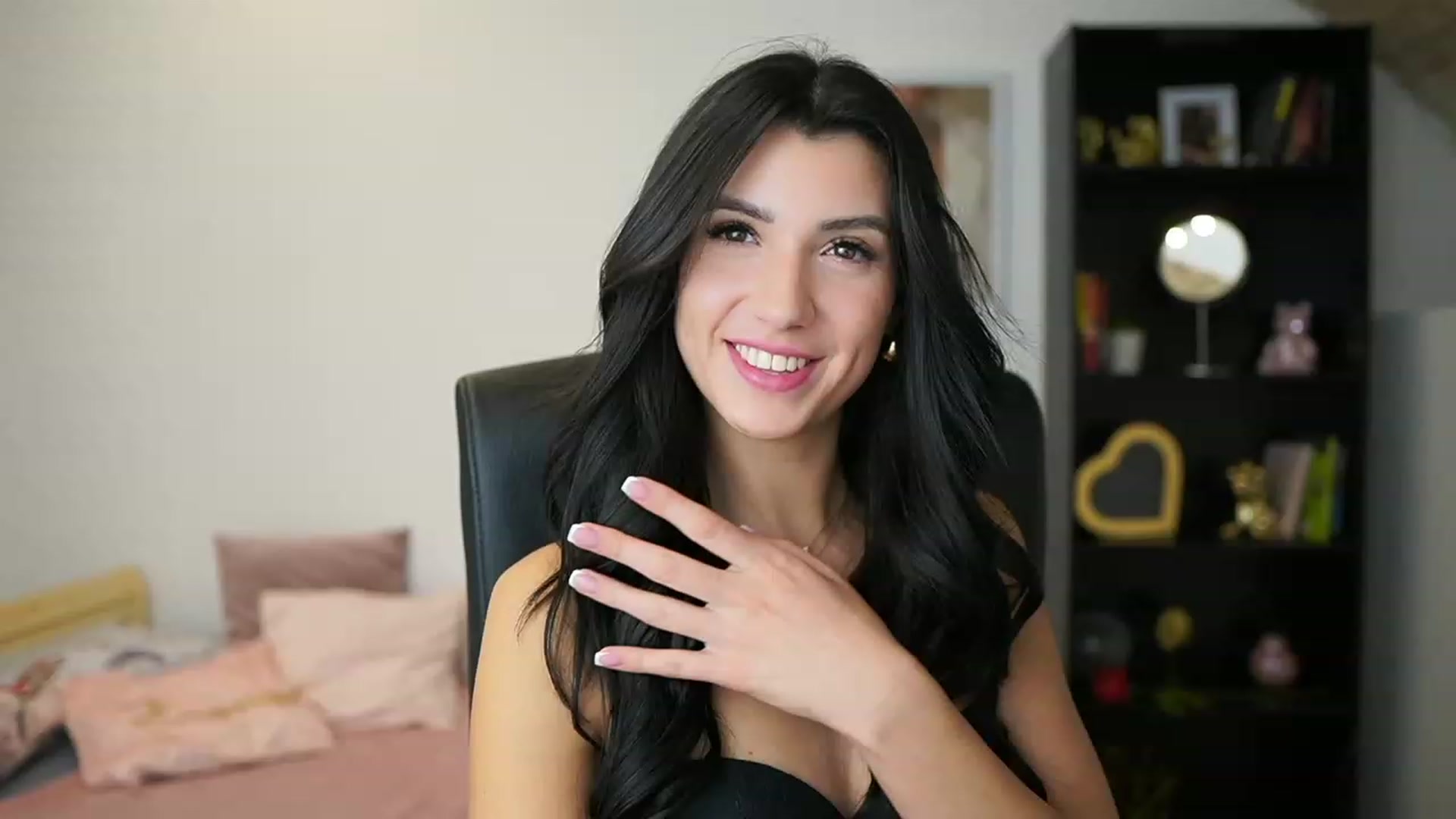 Gallery image thumbnail from Julia_Roca's myfreecams stream on, 01/30/2024, 19:31 image 3 of 20