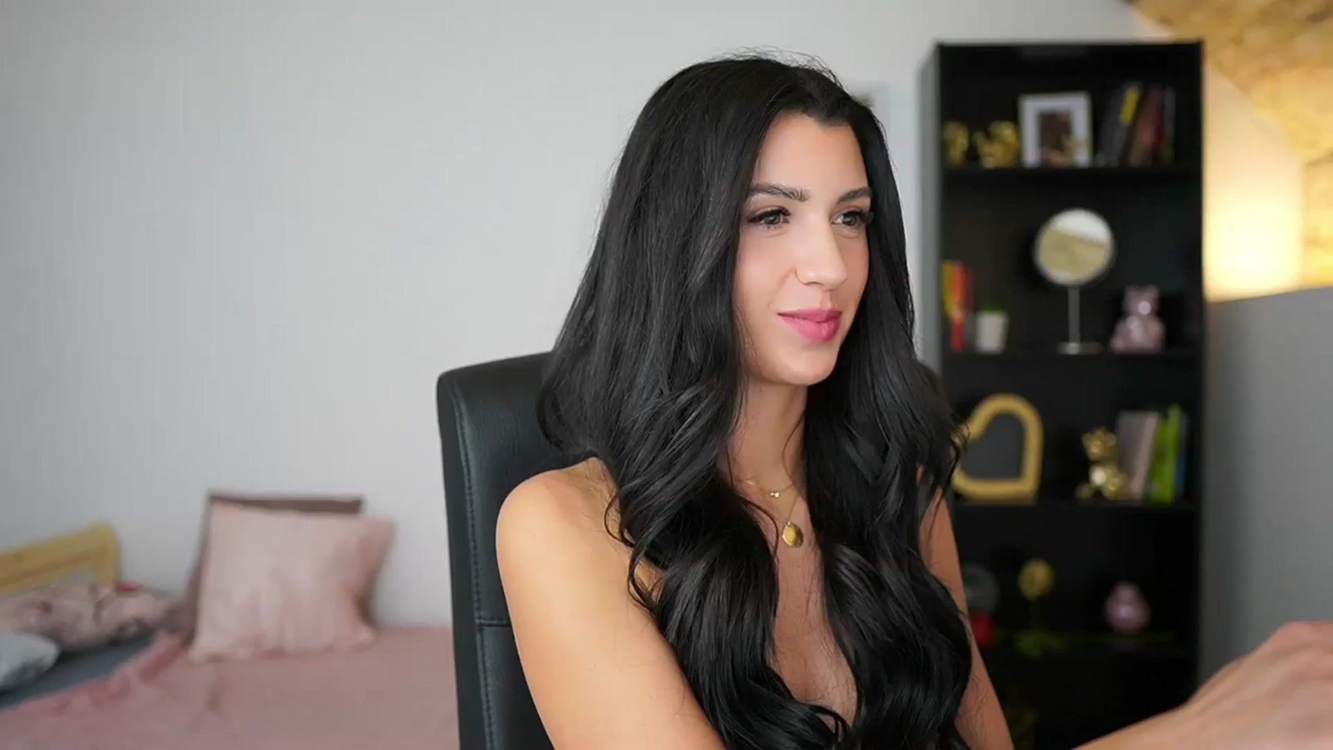 Gallery image thumbnail from Julia_Roca's myfreecams stream on, 01/31/2024, 17:06 image 7 of 20