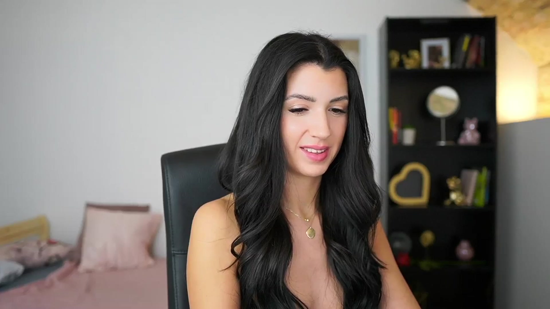 Gallery image thumbnail from Julia_Roca's myfreecams stream on, 01/31/2024, 17:06 image 12 of 20