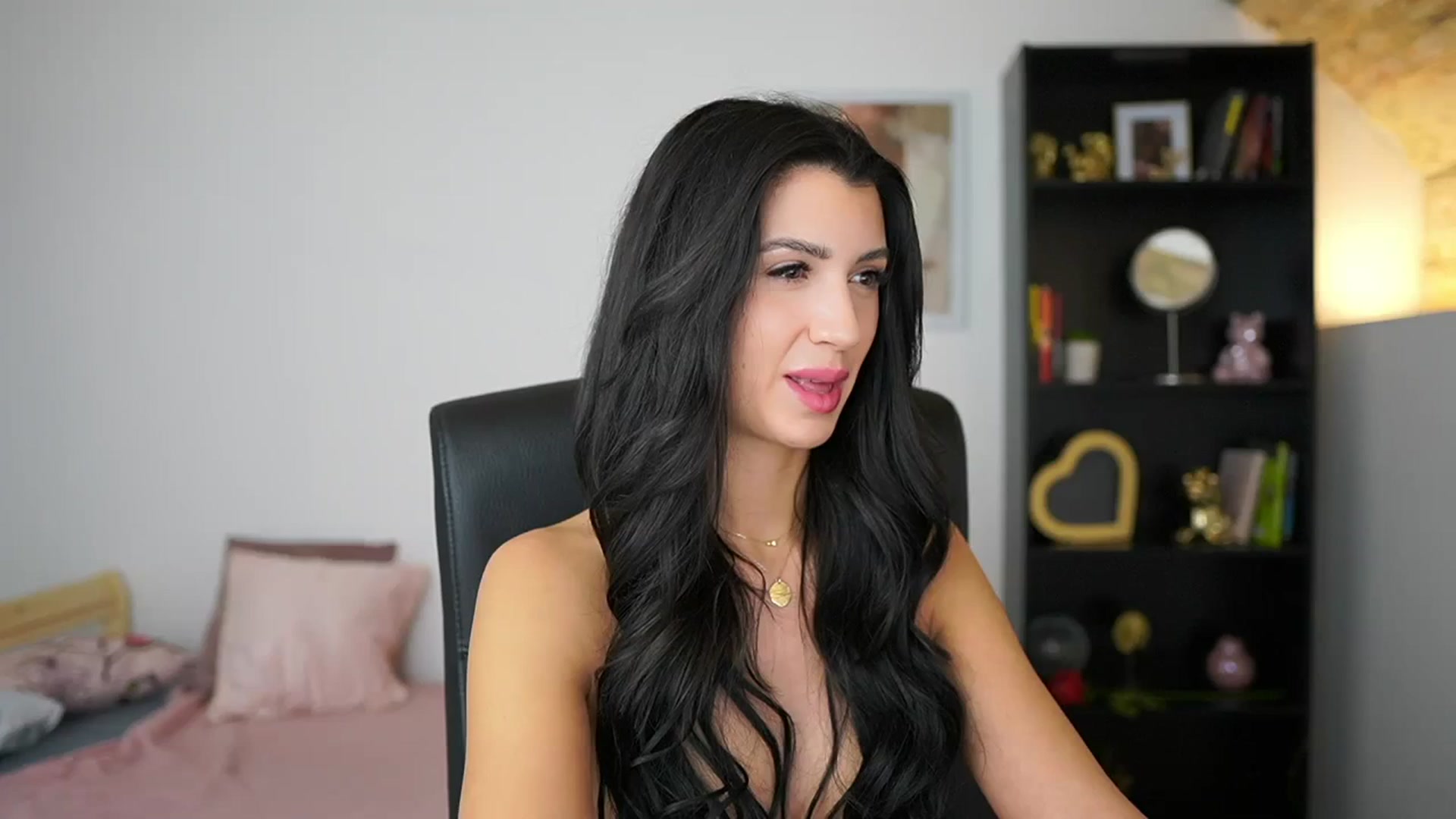 Gallery image thumbnail from Julia_Roca's myfreecams stream on, 01/31/2024, 17:06 image 1 of 20