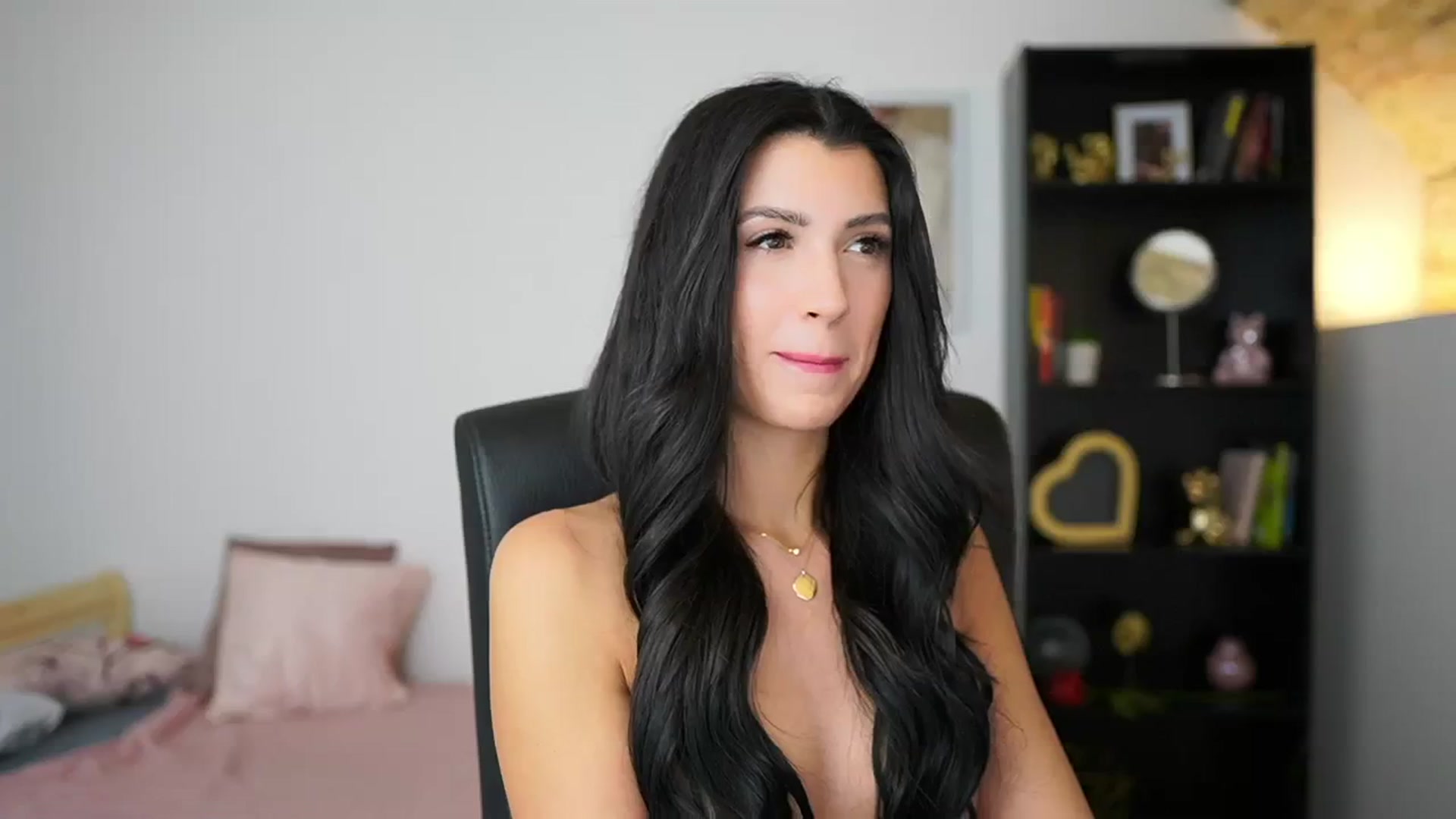 Gallery image thumbnail from Julia_Roca's myfreecams stream on, 01/31/2024, 17:06 image 11 of 20