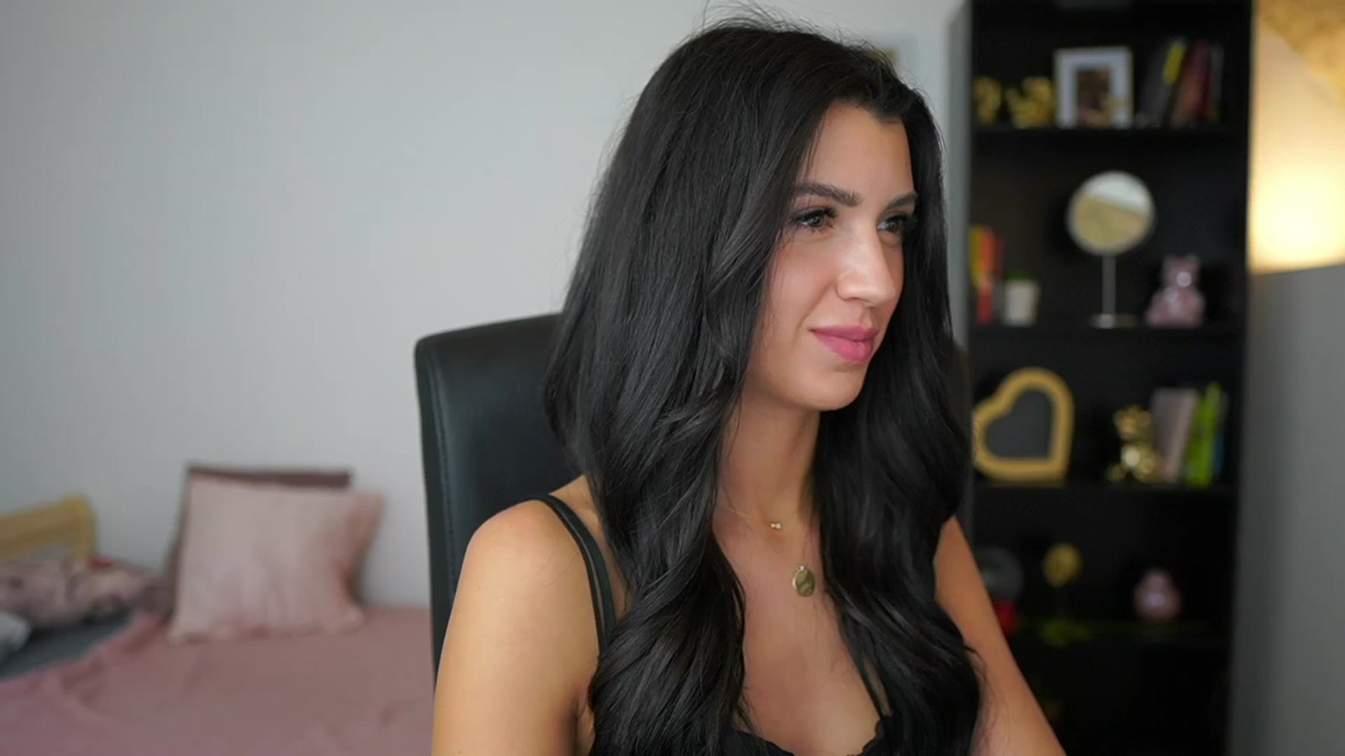 Gallery image thumbnail from Julia_Roca's myfreecams stream on, 01/31/2024, 18:44 image 3 of 20