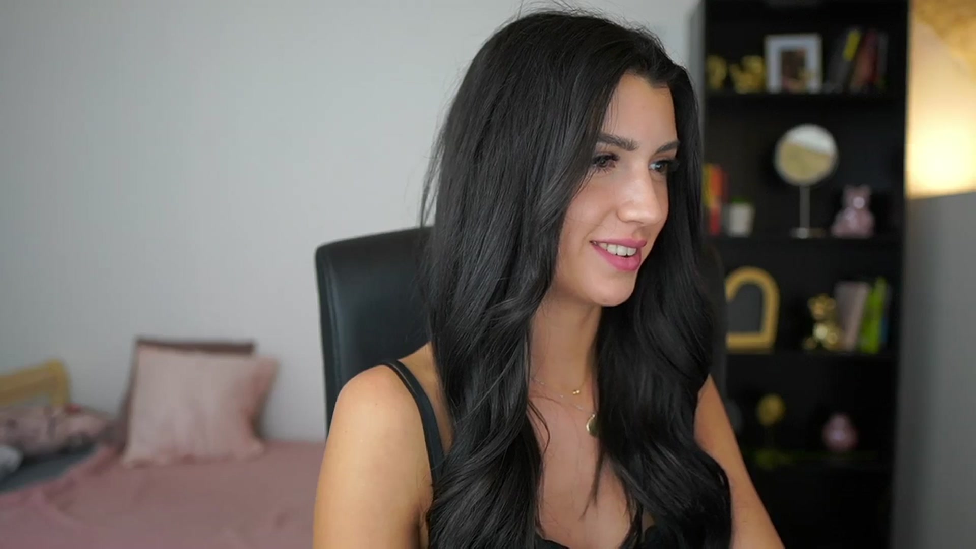 Gallery image thumbnail from Julia_Roca's myfreecams stream on, 01/31/2024, 18:44 image 11 of 20