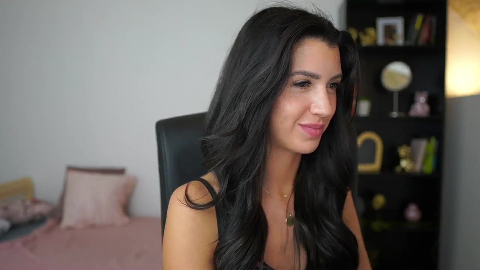 Gallery image thumbnail from Julia_Roca's myfreecams stream on, 01/31/2024, 18:44 image 16 of 20