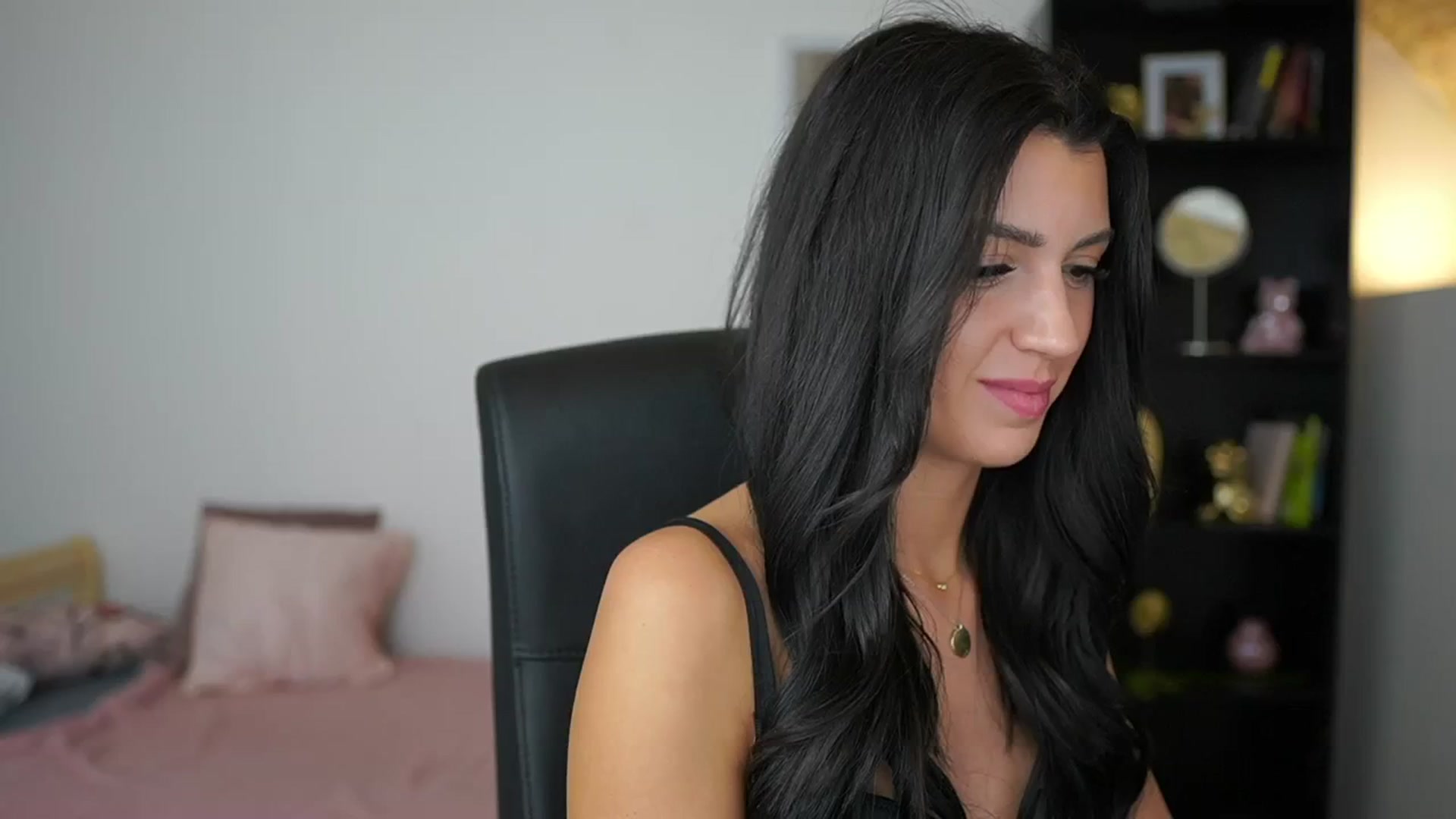 Gallery image thumbnail from Julia_Roca's myfreecams stream on, 01/31/2024, 18:44 image 13 of 20