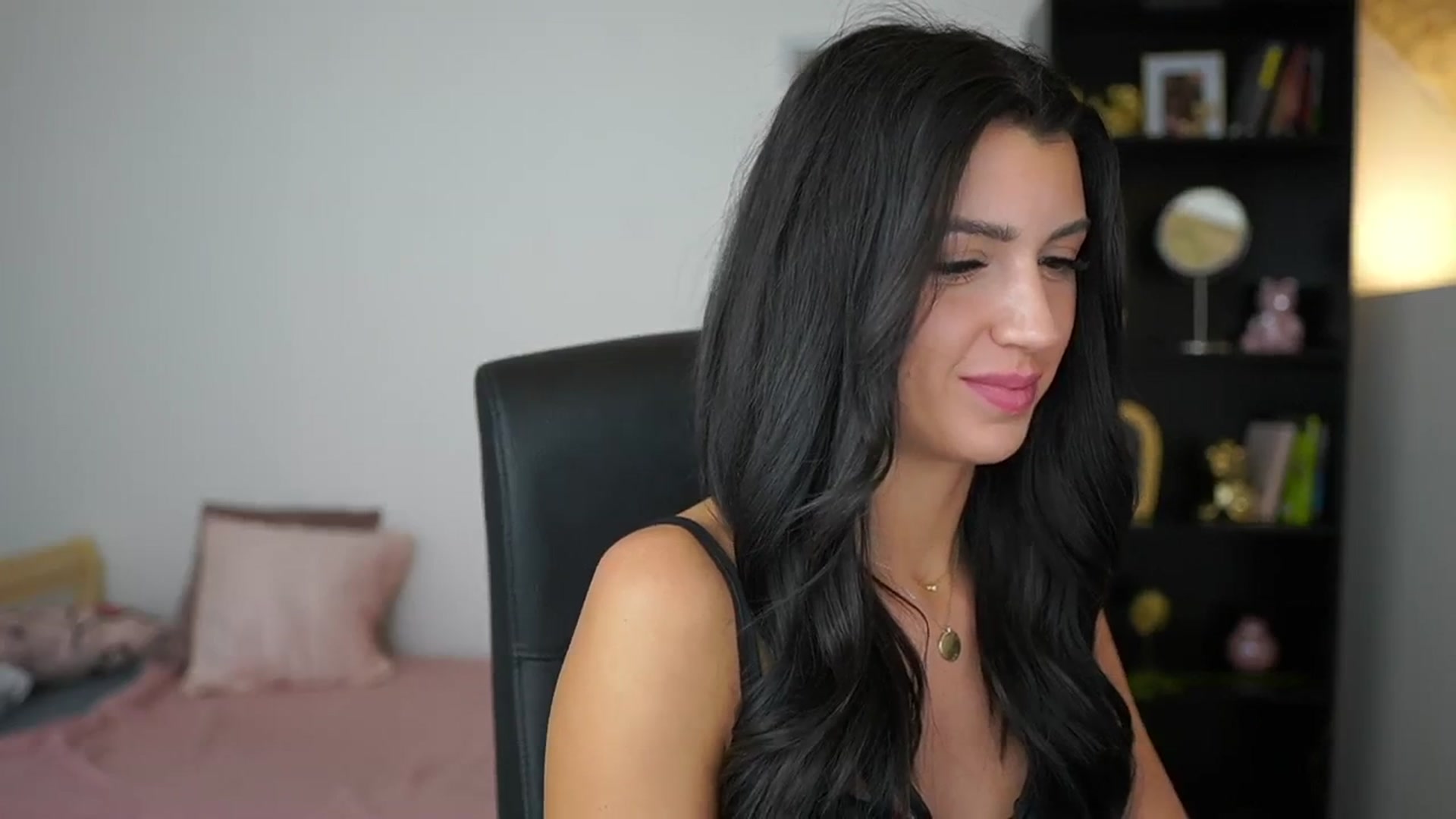 Gallery image thumbnail from Julia_Roca's myfreecams stream on, 01/31/2024, 18:44 image 12 of 20