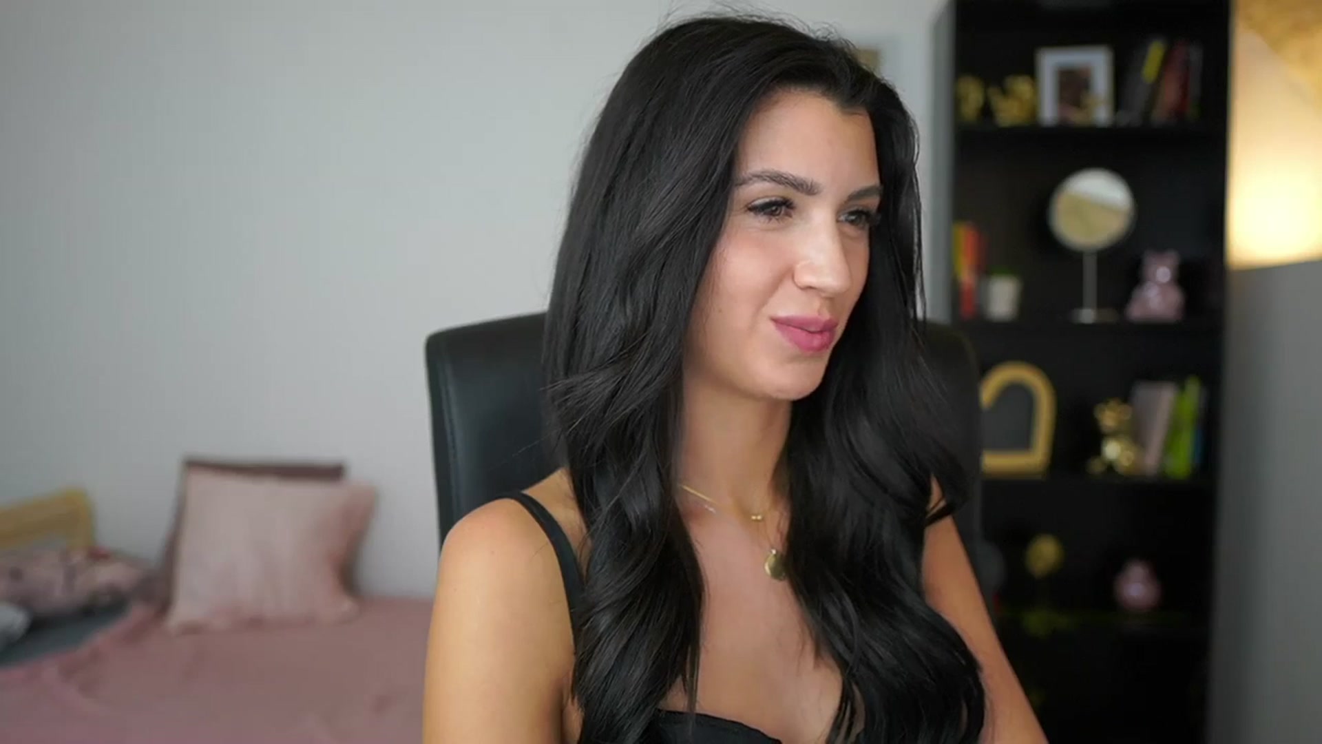 Gallery image thumbnail from Julia_Roca's myfreecams stream on, 01/31/2024, 18:44 image 14 of 20