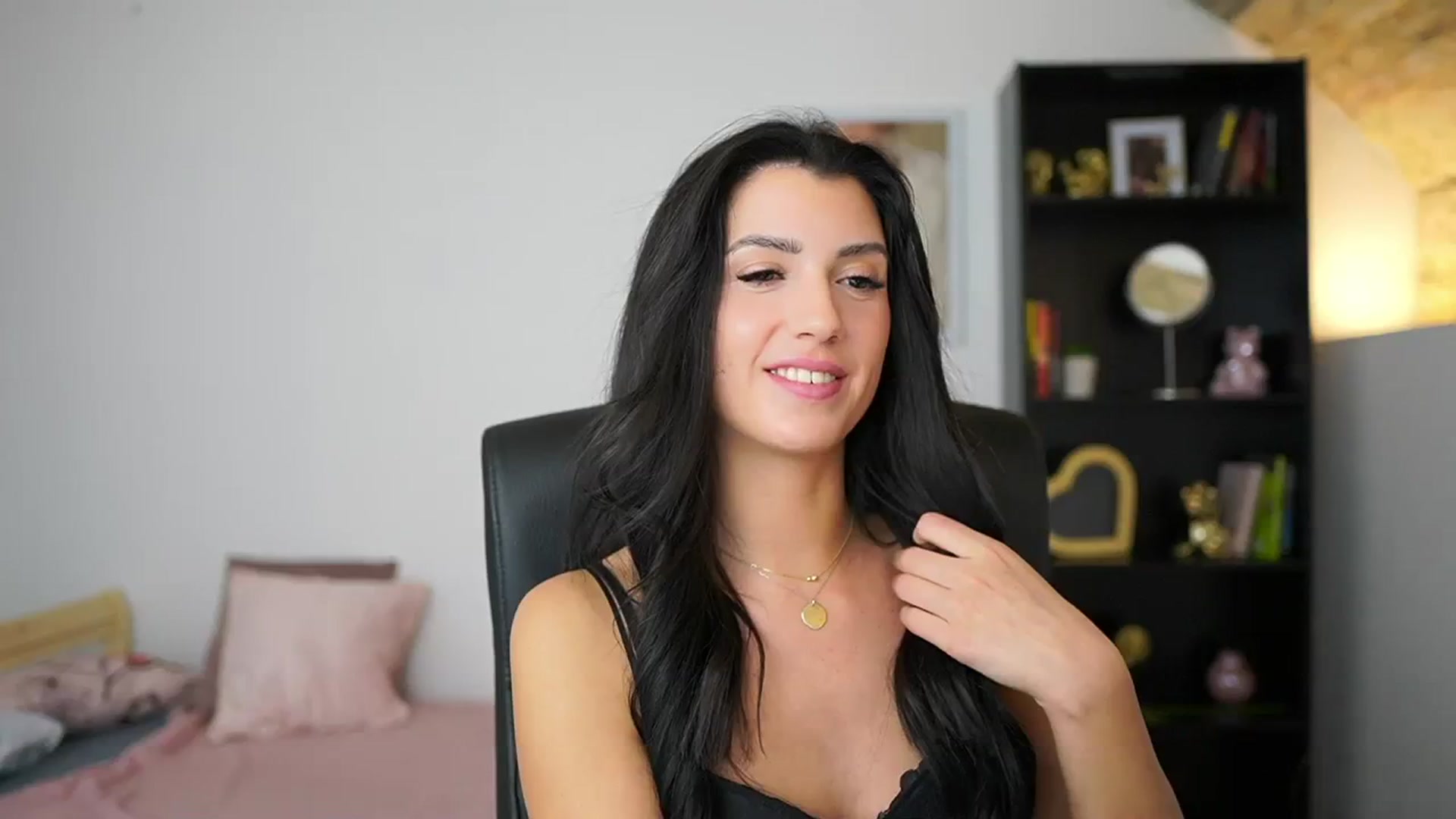 Gallery image thumbnail from Julia_Roca's myfreecams stream on, 01/31/2024, 19:11 image 1 of 20