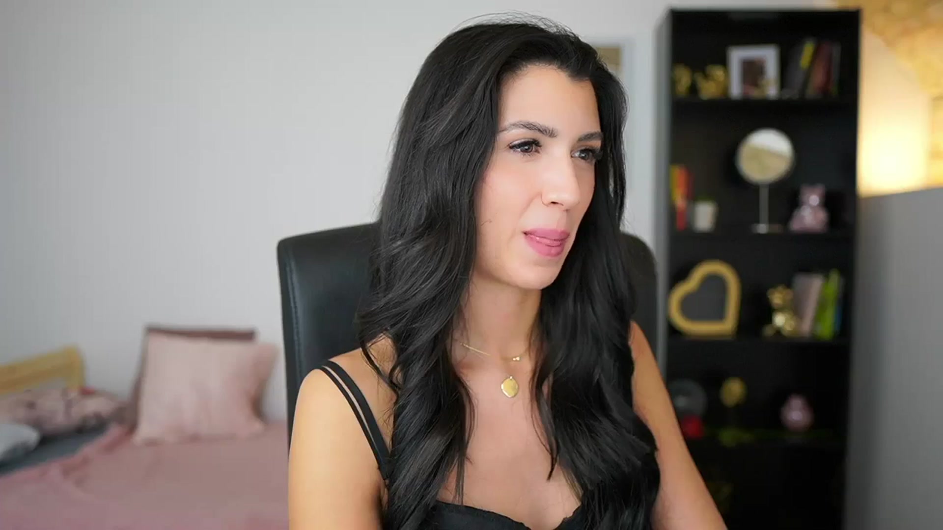 Gallery image thumbnail from Julia_Roca's myfreecams stream on, 01/31/2024, 19:11 image 18 of 20