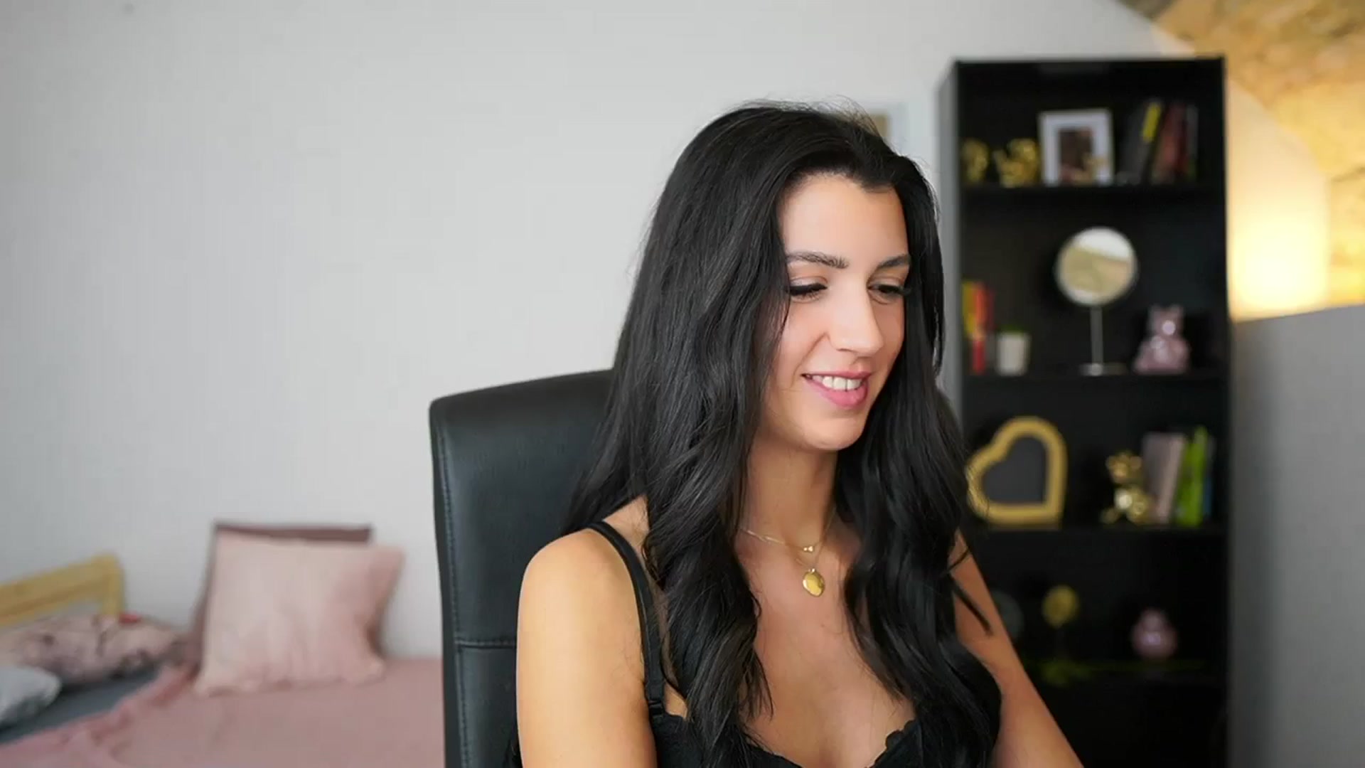 Gallery image thumbnail from Julia_Roca's myfreecams stream on, 01/31/2024, 19:11 image 4 of 20