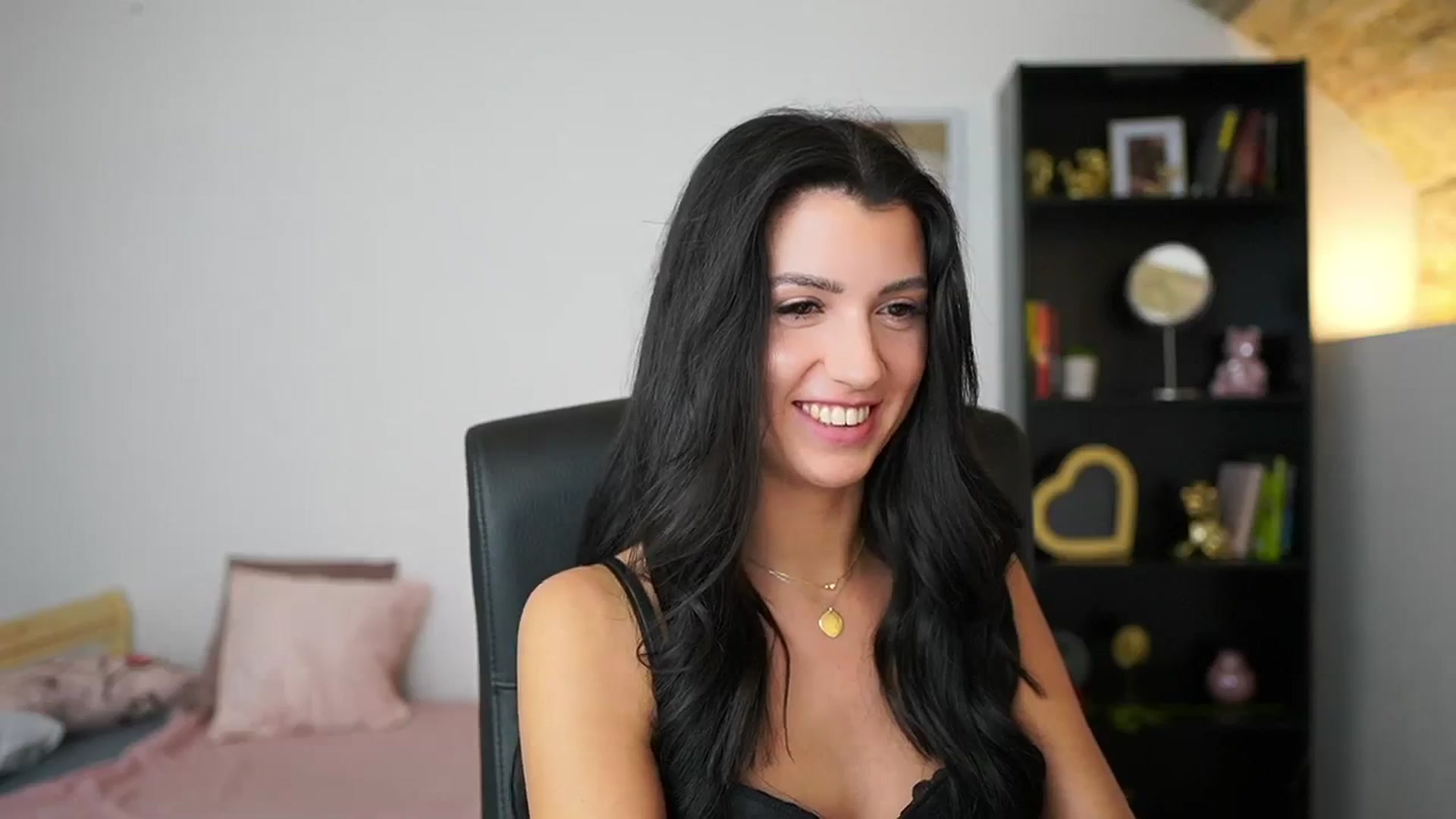 Gallery image thumbnail from Julia_Roca's myfreecams stream on, 01/31/2024, 19:11 image 2 of 20