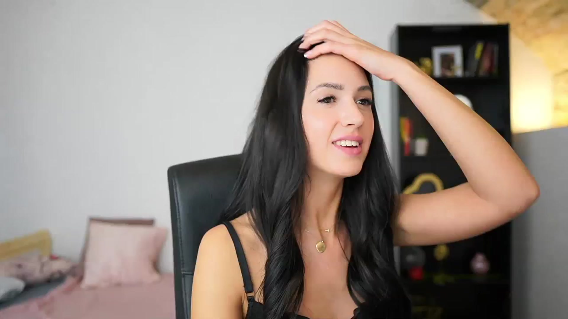 Gallery image thumbnail from Julia_Roca's myfreecams stream on, 01/31/2024, 19:11 image 10 of 20