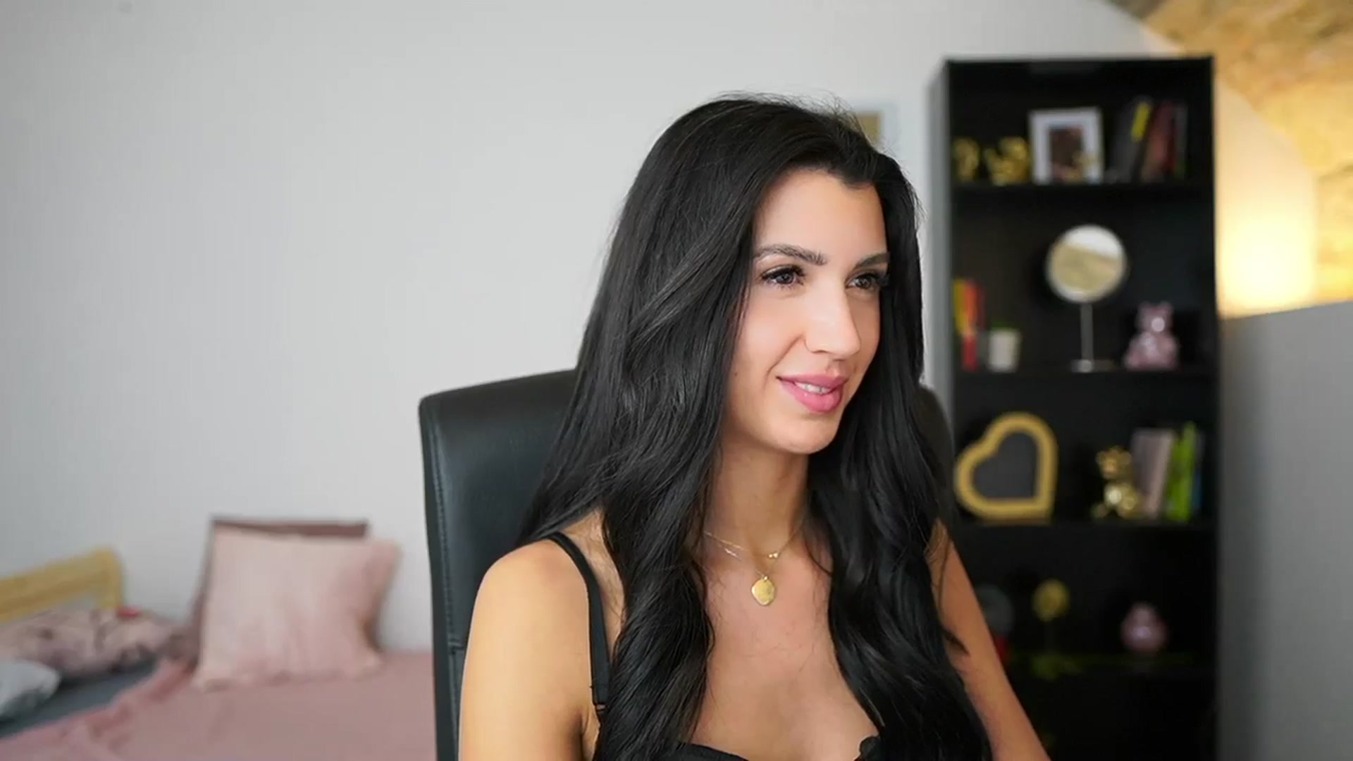Gallery image thumbnail from Julia_Roca's myfreecams stream on, 01/31/2024, 19:11 image 7 of 20