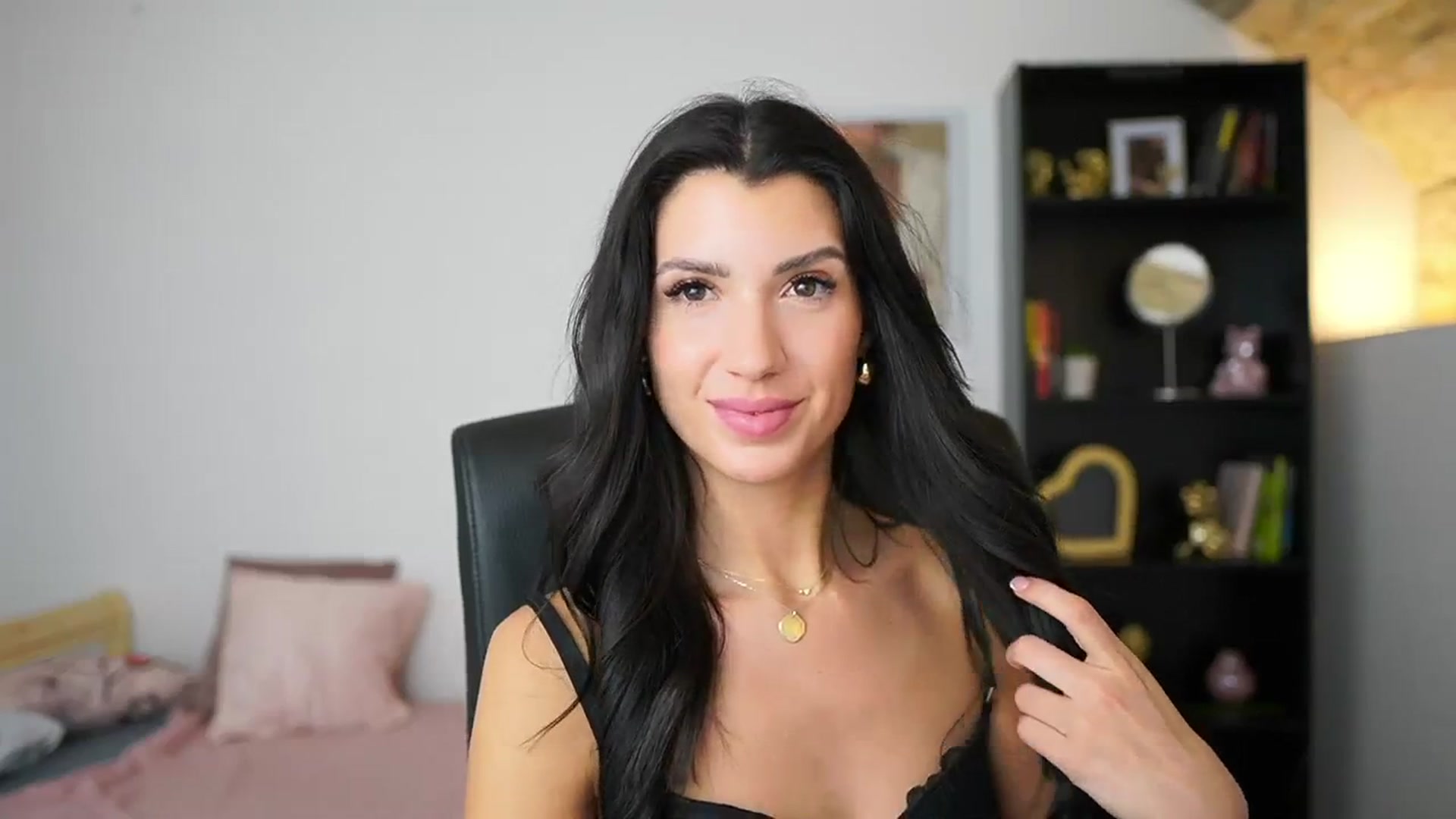 Gallery image thumbnail from Julia_Roca's myfreecams stream on, 01/31/2024, 19:11 image 12 of 20