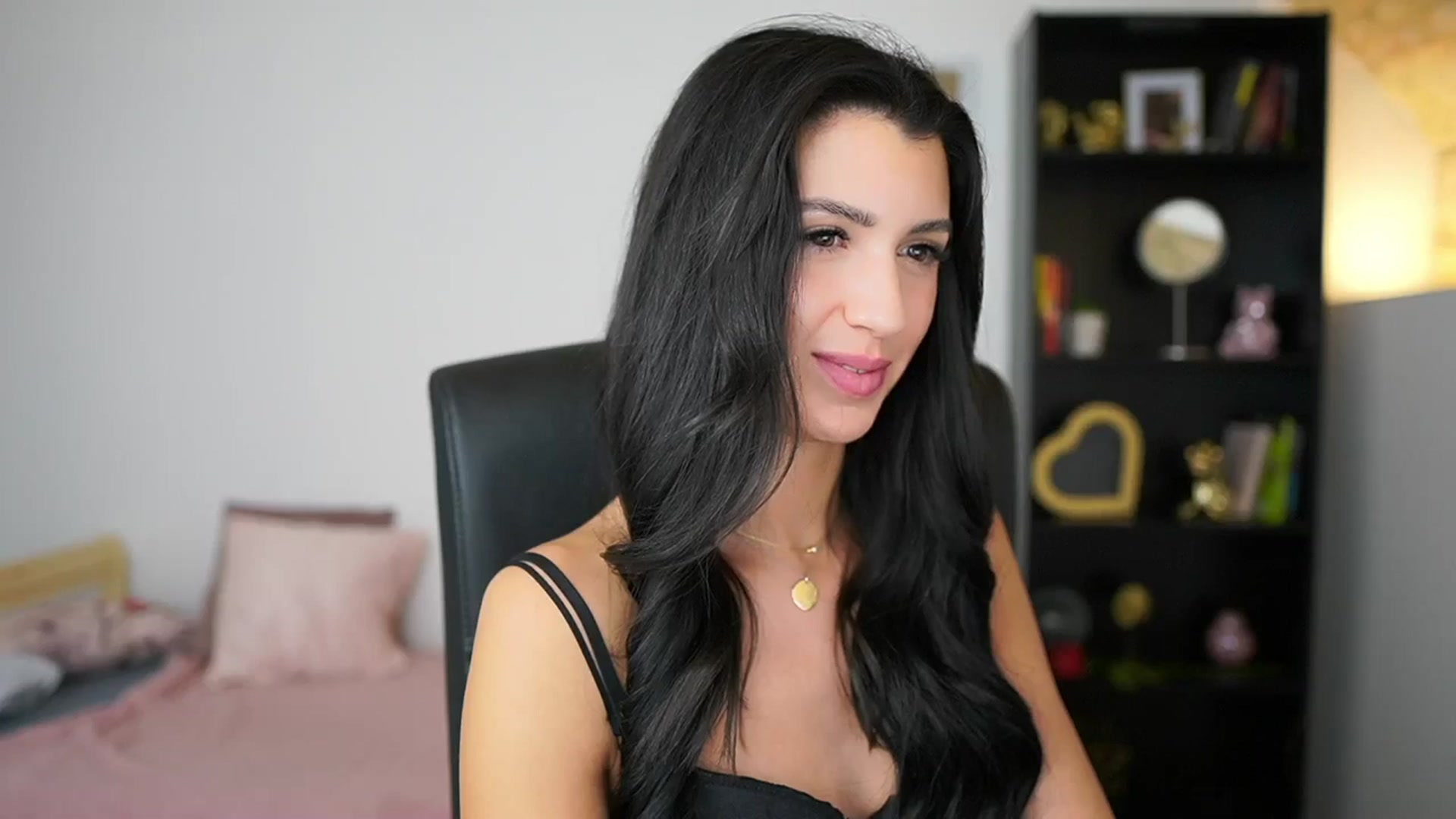 Gallery image thumbnail from Julia_Roca's myfreecams stream on, 01/31/2024, 19:11 image 19 of 20