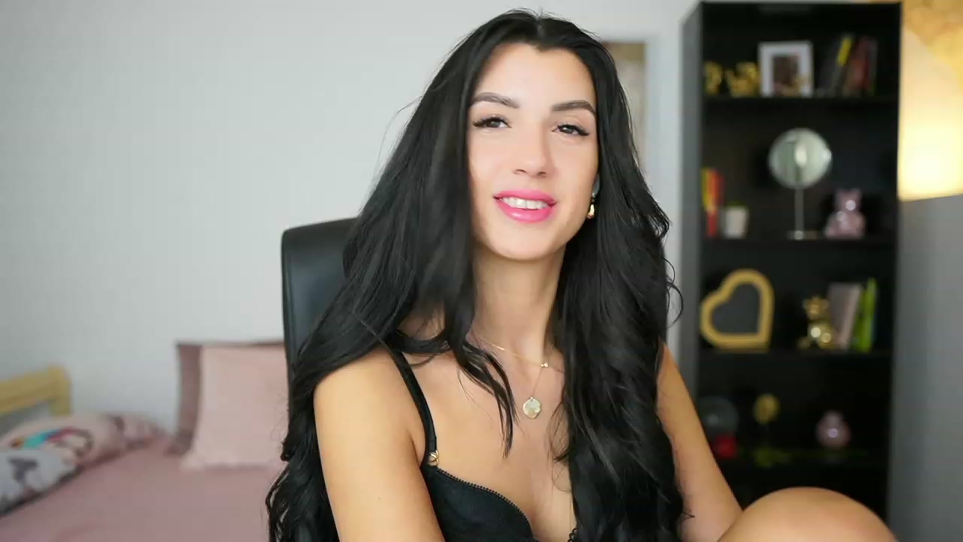 Gallery image thumbnail from Julia_Roca's myfreecams stream on, 02/03/2024, 14:46 image 4 of 20