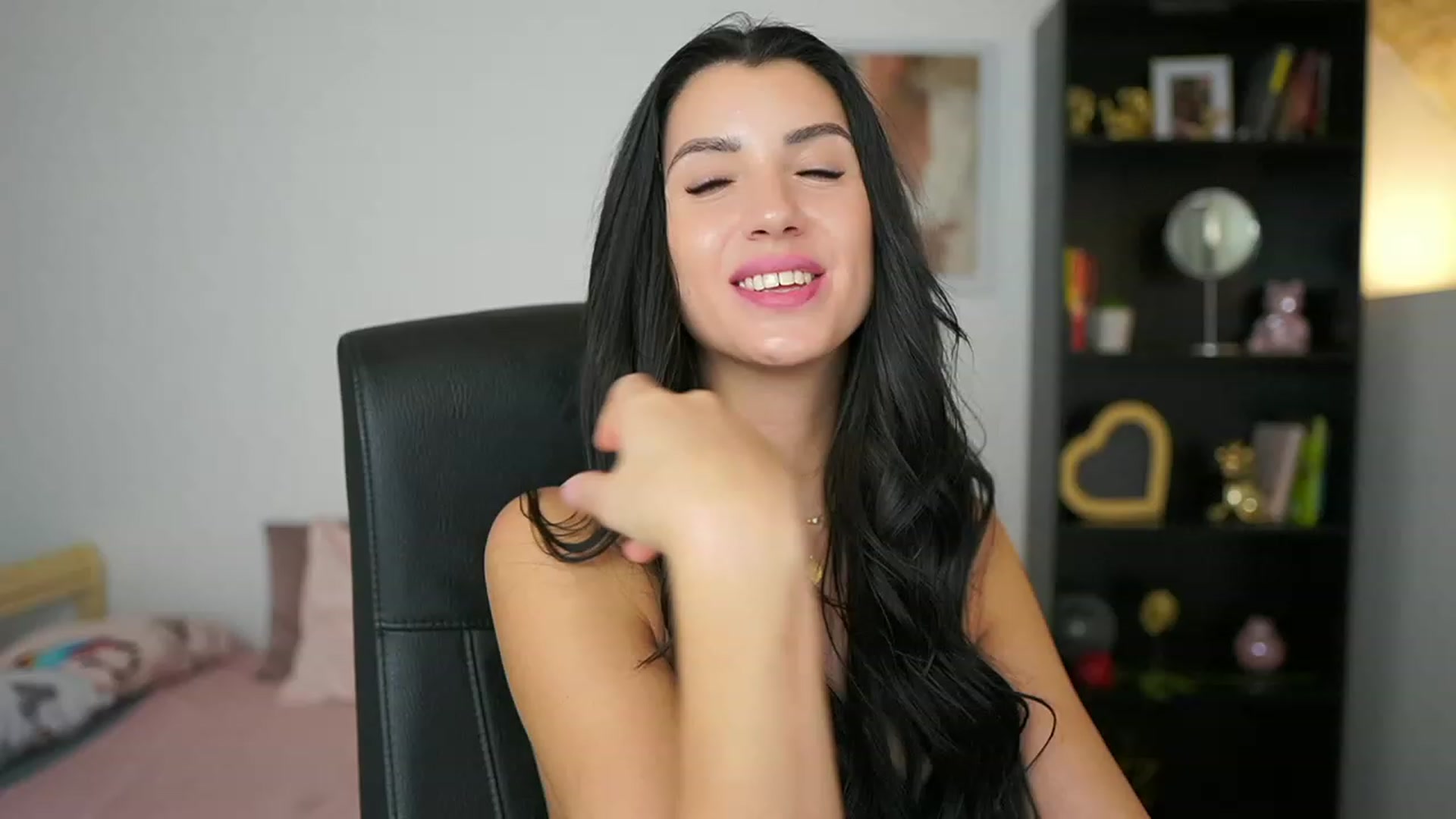 Gallery image thumbnail from Julia_Roca's myfreecams stream on, 02/03/2024, 17:32 image 19 of 20