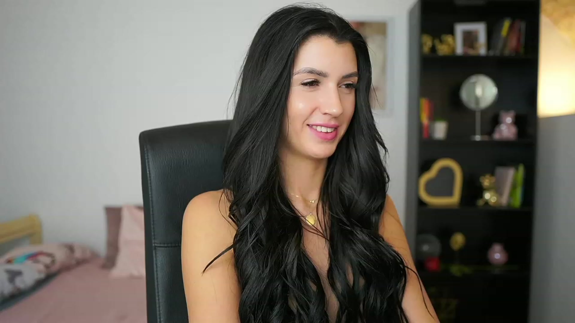 Gallery image thumbnail from Julia_Roca's myfreecams stream on, 02/03/2024, 17:32 image 14 of 20