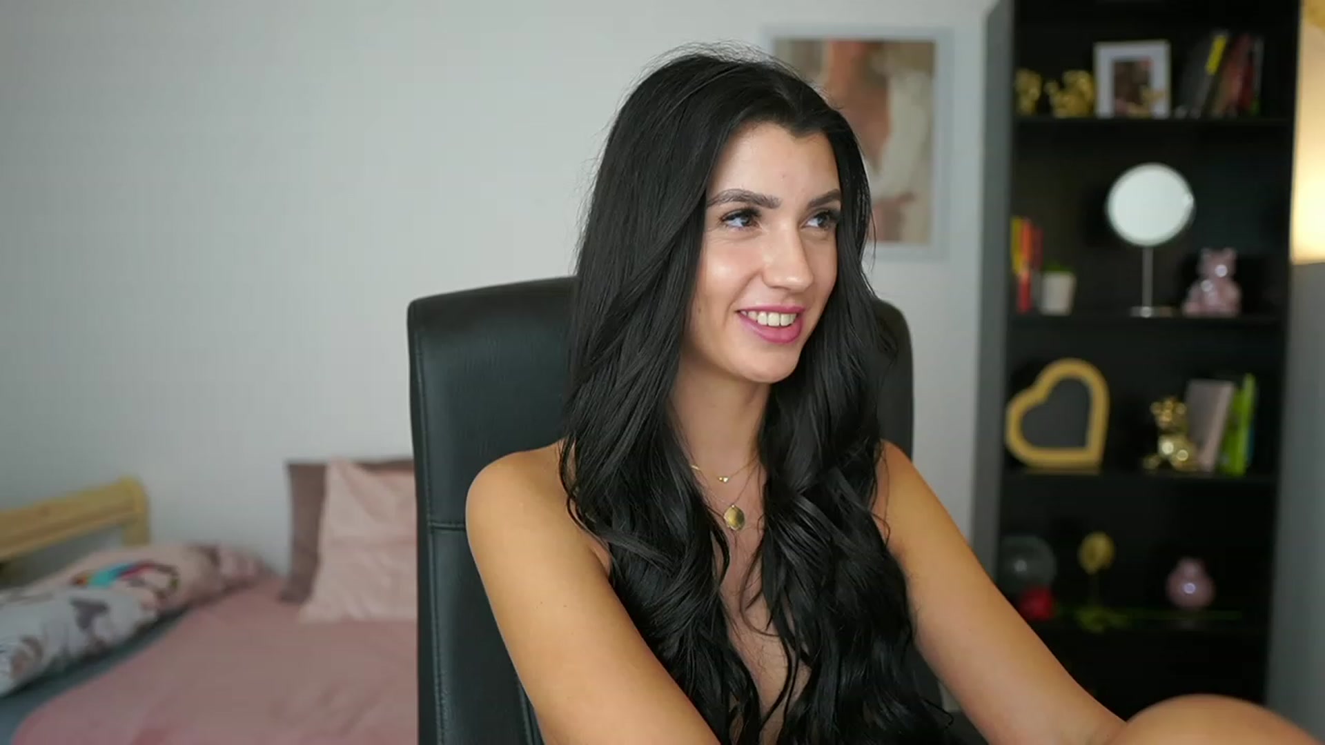 Gallery image thumbnail from Julia_Roca's myfreecams stream on, 02/03/2024, 19:00 image 11 of 20