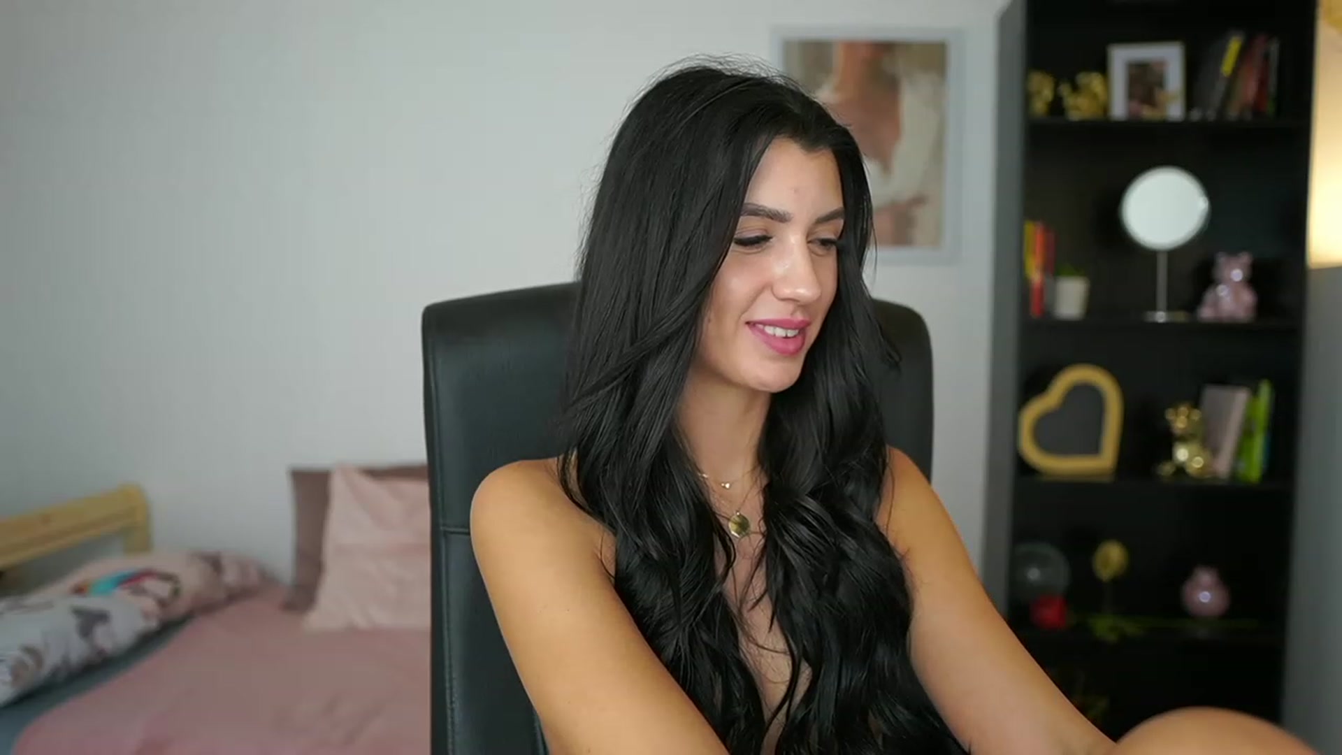 Gallery image thumbnail from Julia_Roca's myfreecams stream on, 02/03/2024, 19:00 image 12 of 20