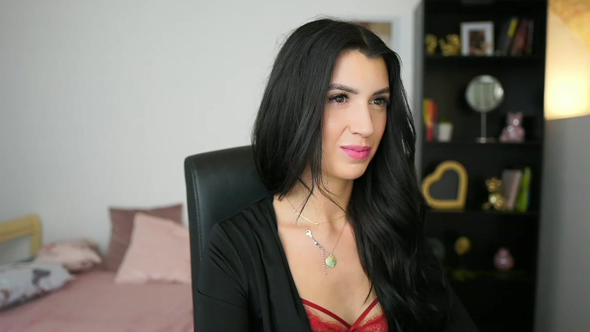 Gallery image thumbnail from Julia_Roca's myfreecams stream on, 02/04/2024, 16:55 image 17 of 20
