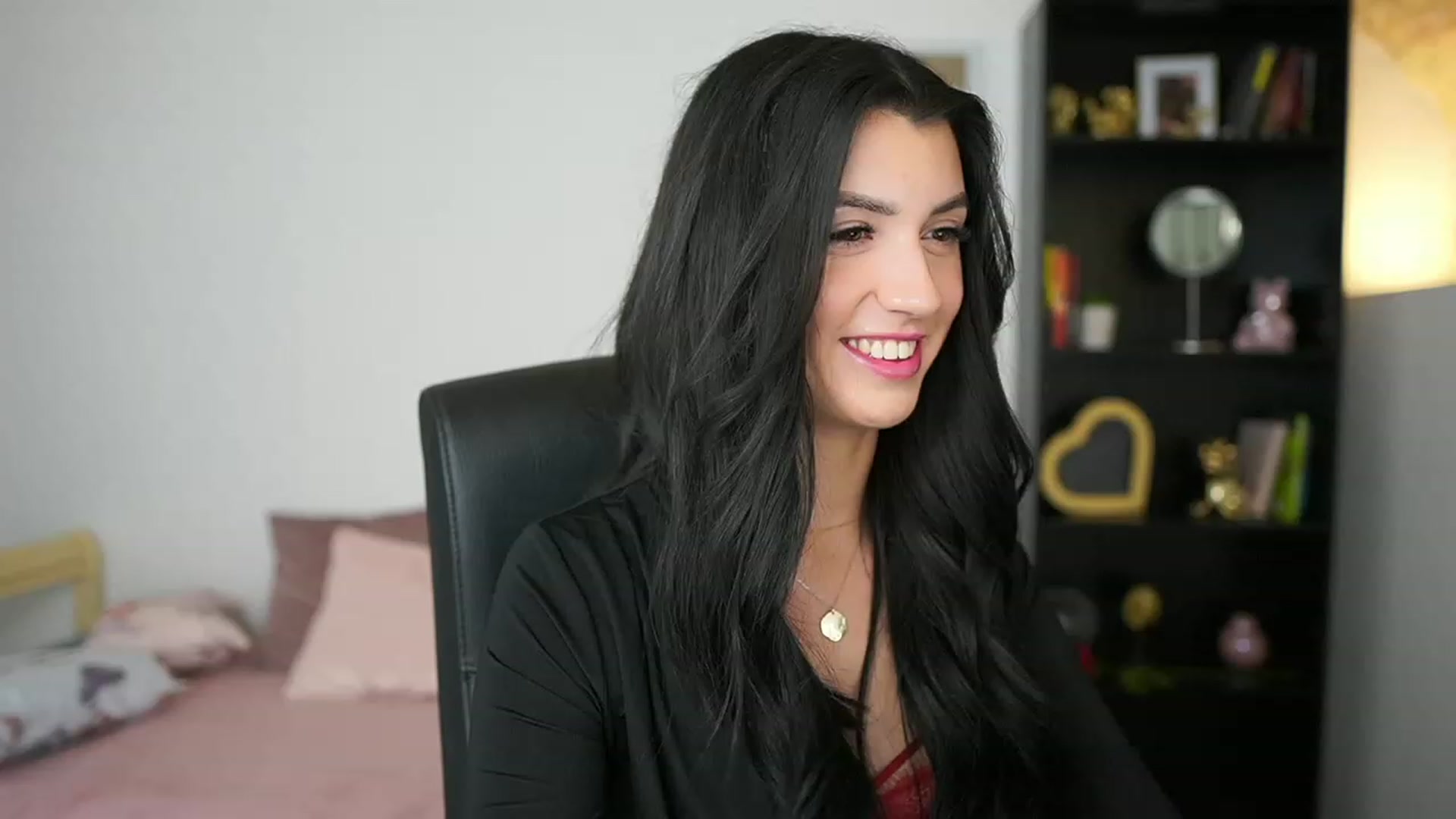 Gallery image thumbnail from Julia_Roca's myfreecams stream on, 02/04/2024, 16:55 image 4 of 20