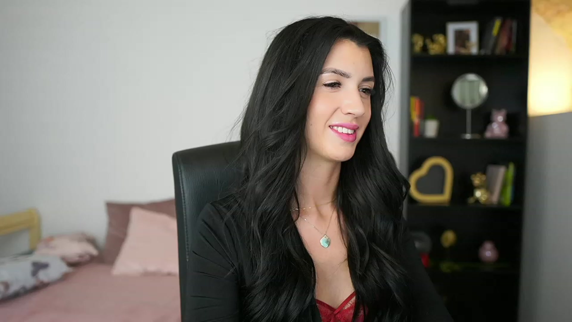 Gallery image thumbnail from Julia_Roca's myfreecams stream on, 02/04/2024, 16:55 image 2 of 20