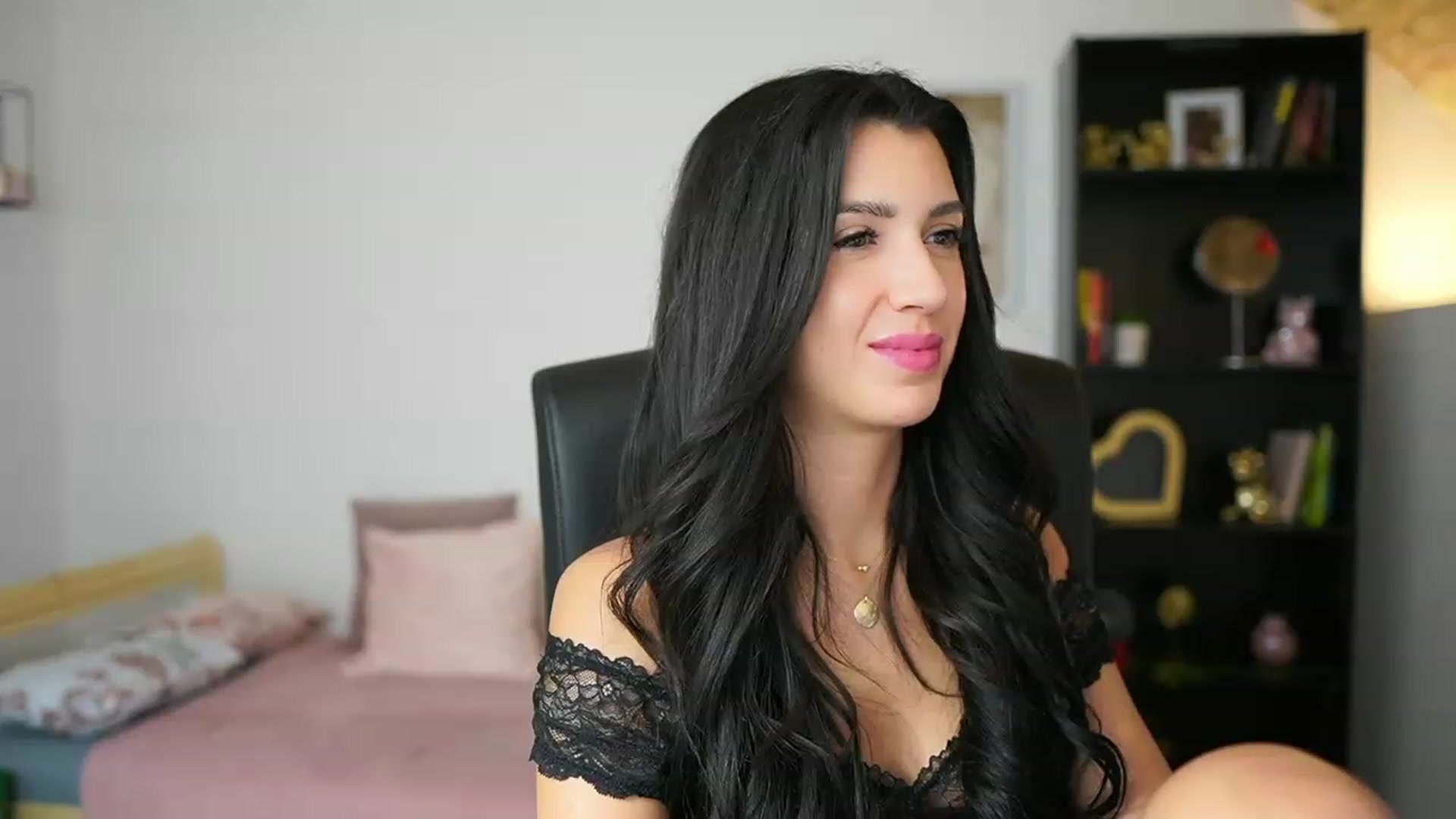Gallery image thumbnail from Julia_Roca's myfreecams stream on, 02/06/2024, 15:12 image 14 of 20