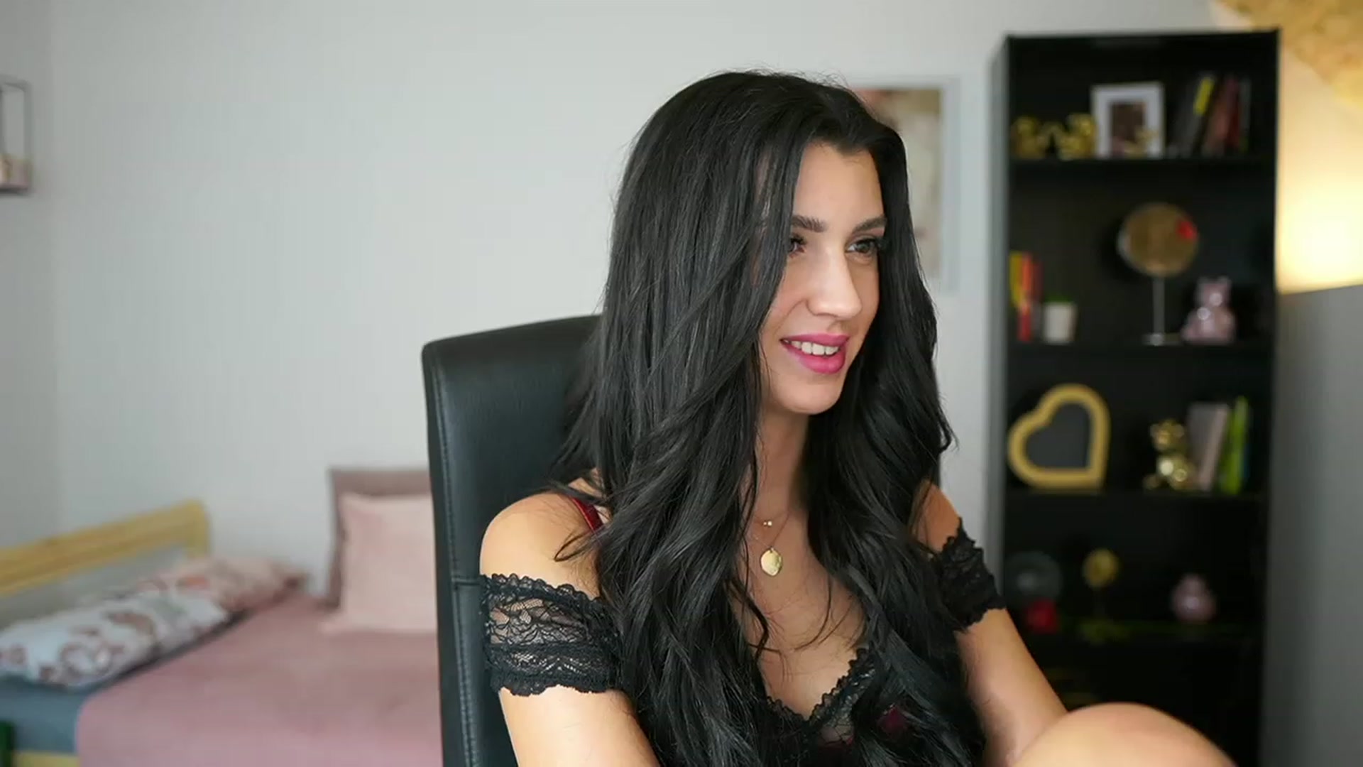 Gallery image thumbnail from Julia_Roca's myfreecams stream on, 02/06/2024, 15:12 image 10 of 20