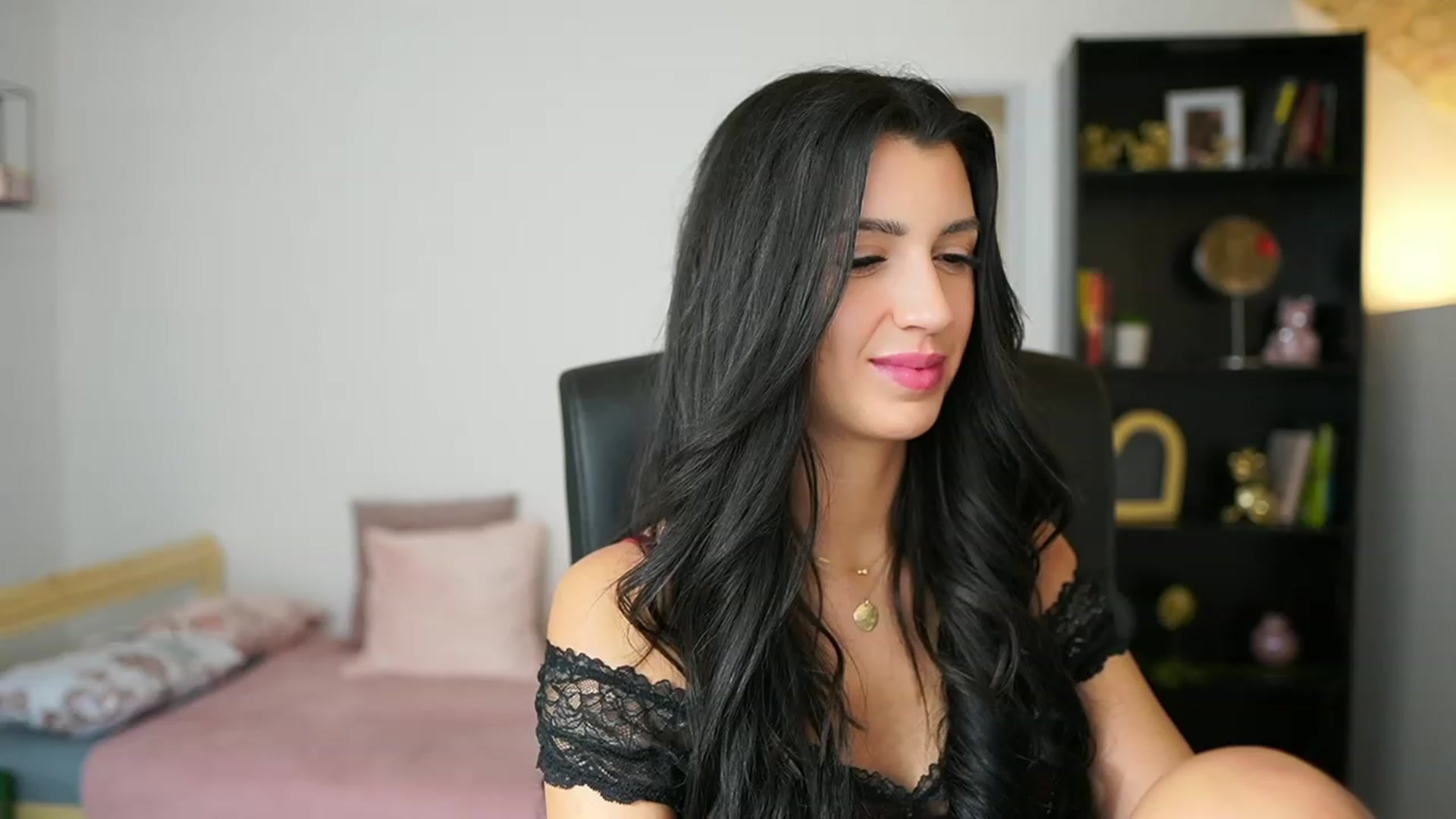 Gallery image thumbnail from Julia_Roca's myfreecams stream on, 02/06/2024, 15:12 image 17 of 20