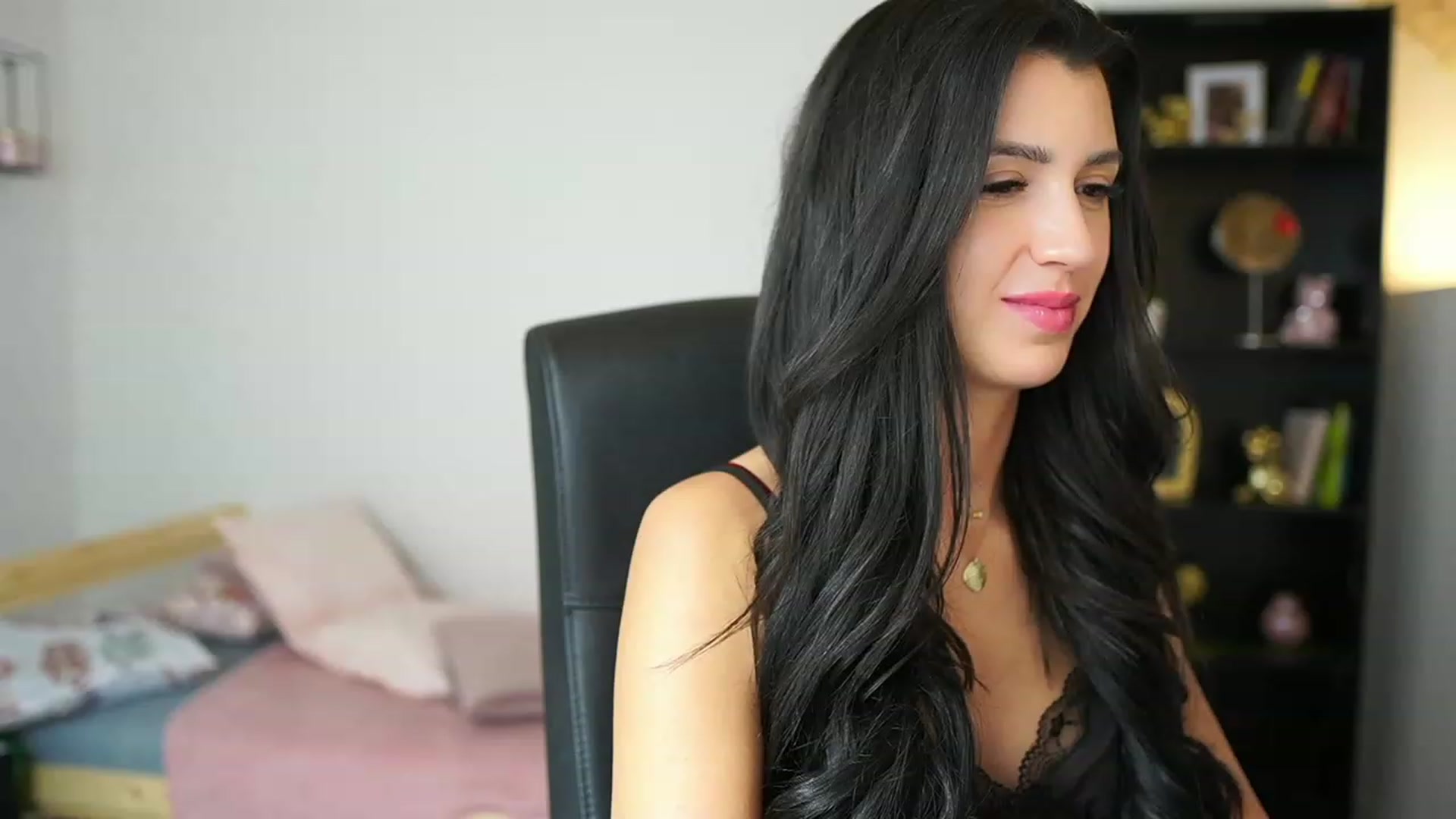 Gallery image thumbnail from Julia_Roca's myfreecams stream on, 02/06/2024, 17:37 image 7 of 20