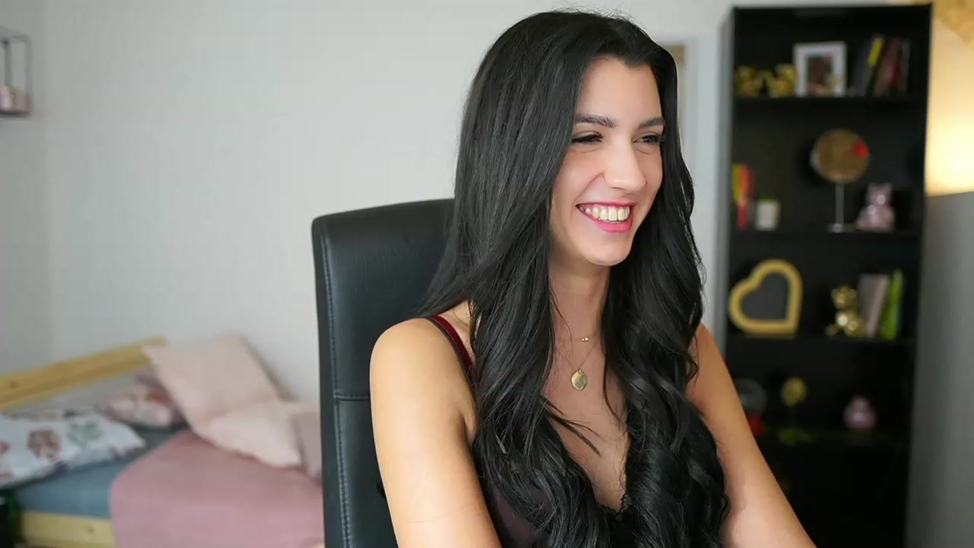 Gallery image thumbnail from Julia_Roca's myfreecams stream on, 02/06/2024, 17:37 image 1 of 20