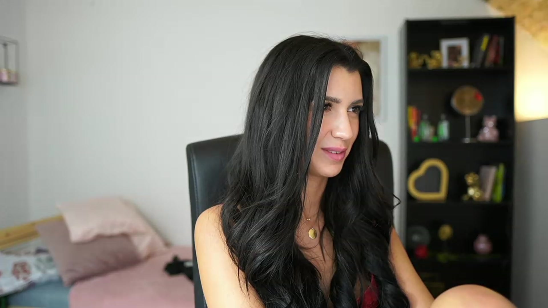 Gallery image thumbnail from Julia_Roca's myfreecams stream on, 02/06/2024, 19:49 image 13 of 20