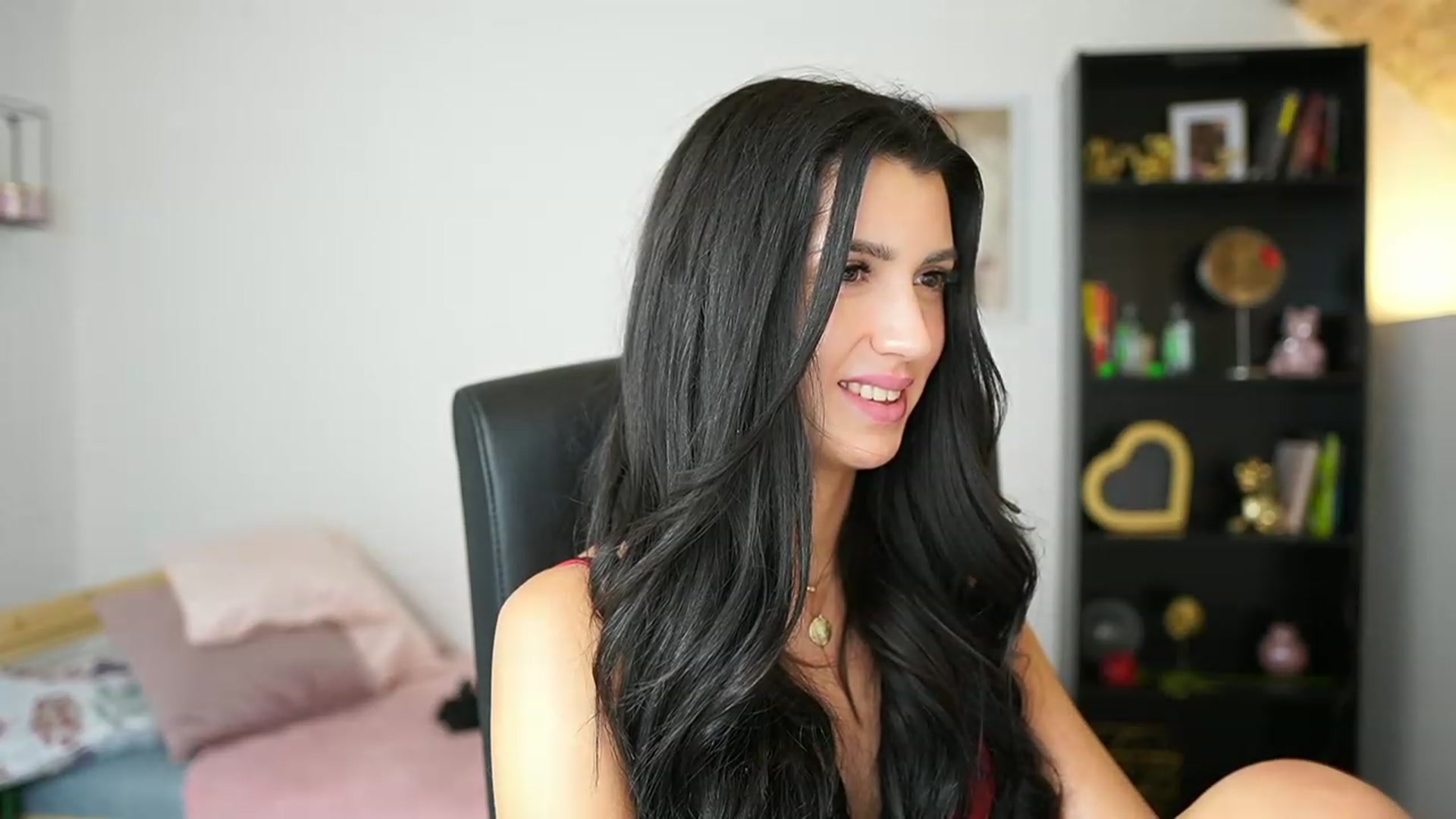 Gallery image thumbnail from Julia_Roca's myfreecams stream on, 02/06/2024, 19:49 image 7 of 20