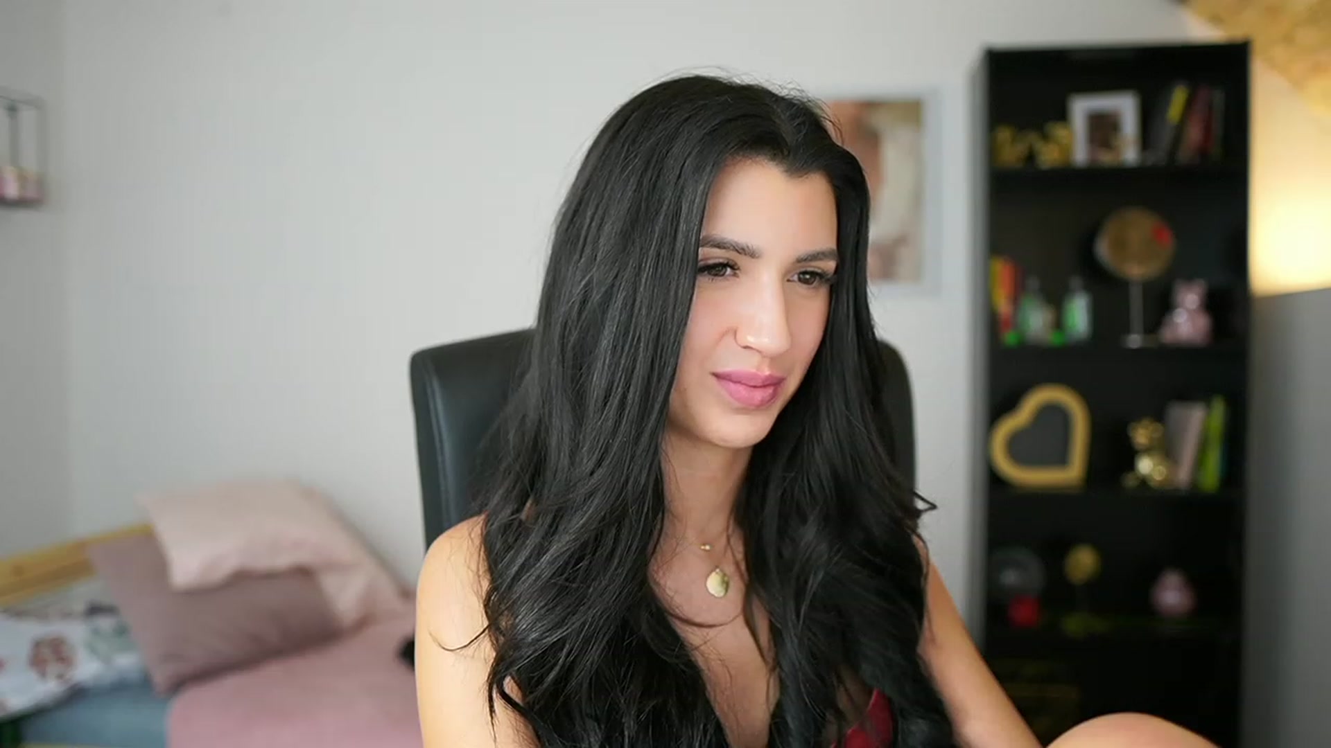 Gallery image thumbnail from Julia_Roca's myfreecams stream on, 02/06/2024, 19:49 image 12 of 20