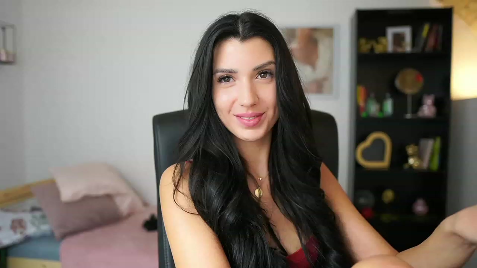 Gallery image thumbnail from Julia_Roca's myfreecams stream on, 02/06/2024, 19:49 image 1 of 20