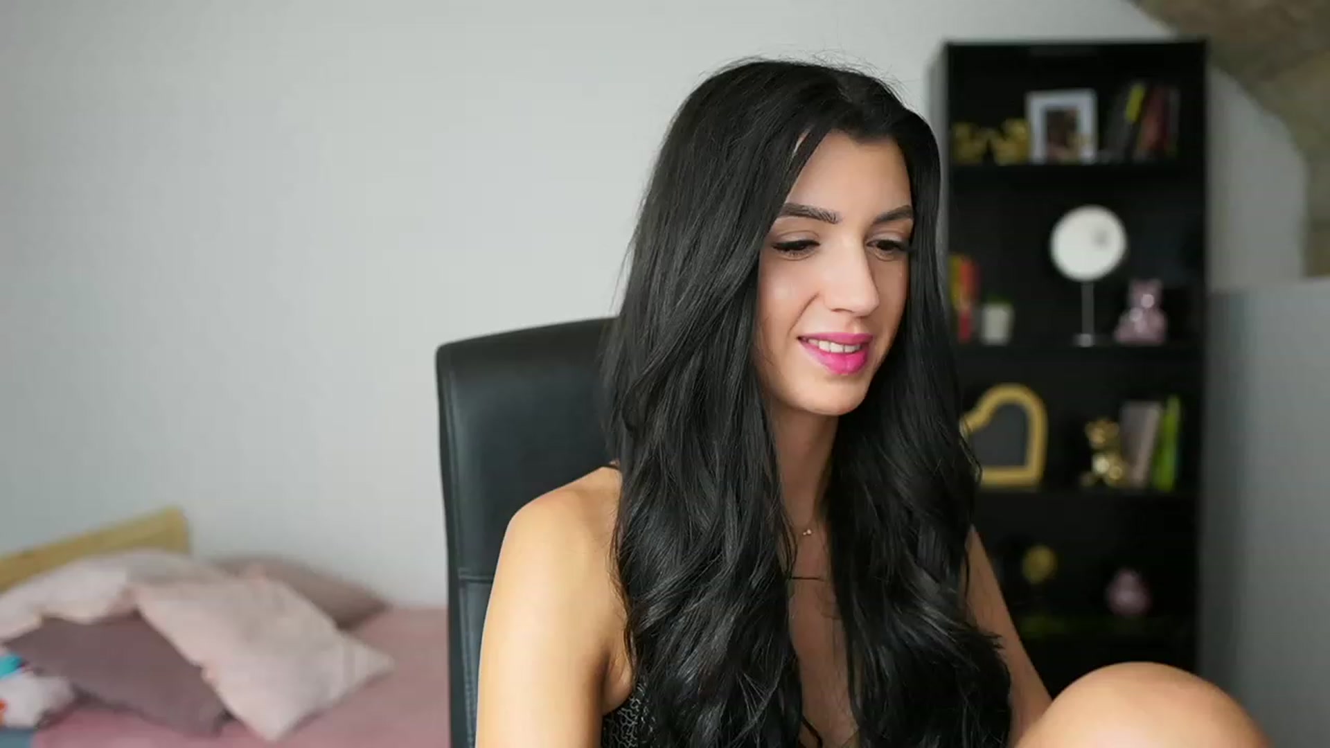 Gallery image thumbnail from Julia_Roca's myfreecams stream on, 02/07/2024, 16:54 image 9 of 20