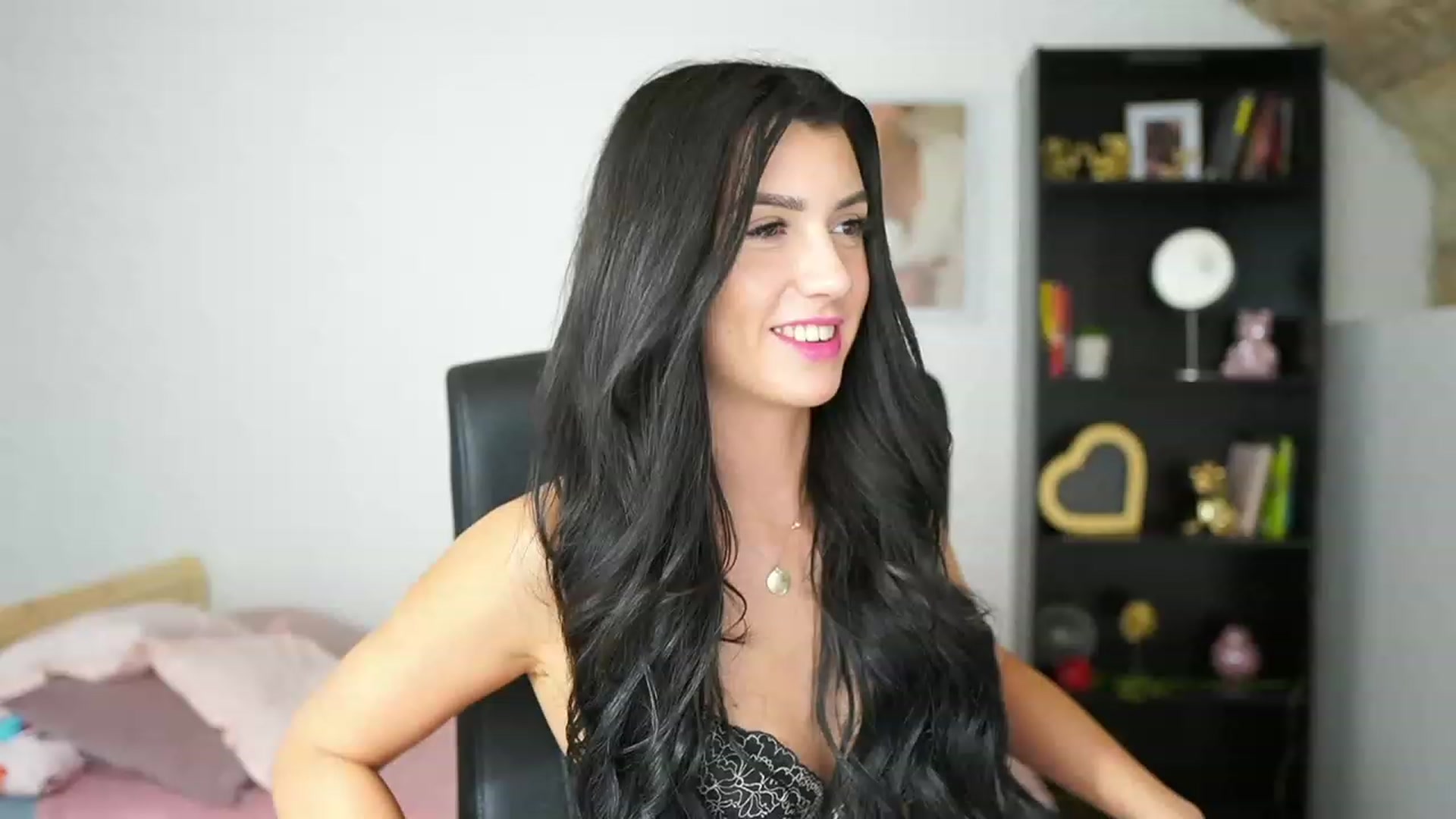 Gallery image thumbnail from Julia_Roca's myfreecams stream on, 02/07/2024, 16:54 image 6 of 20