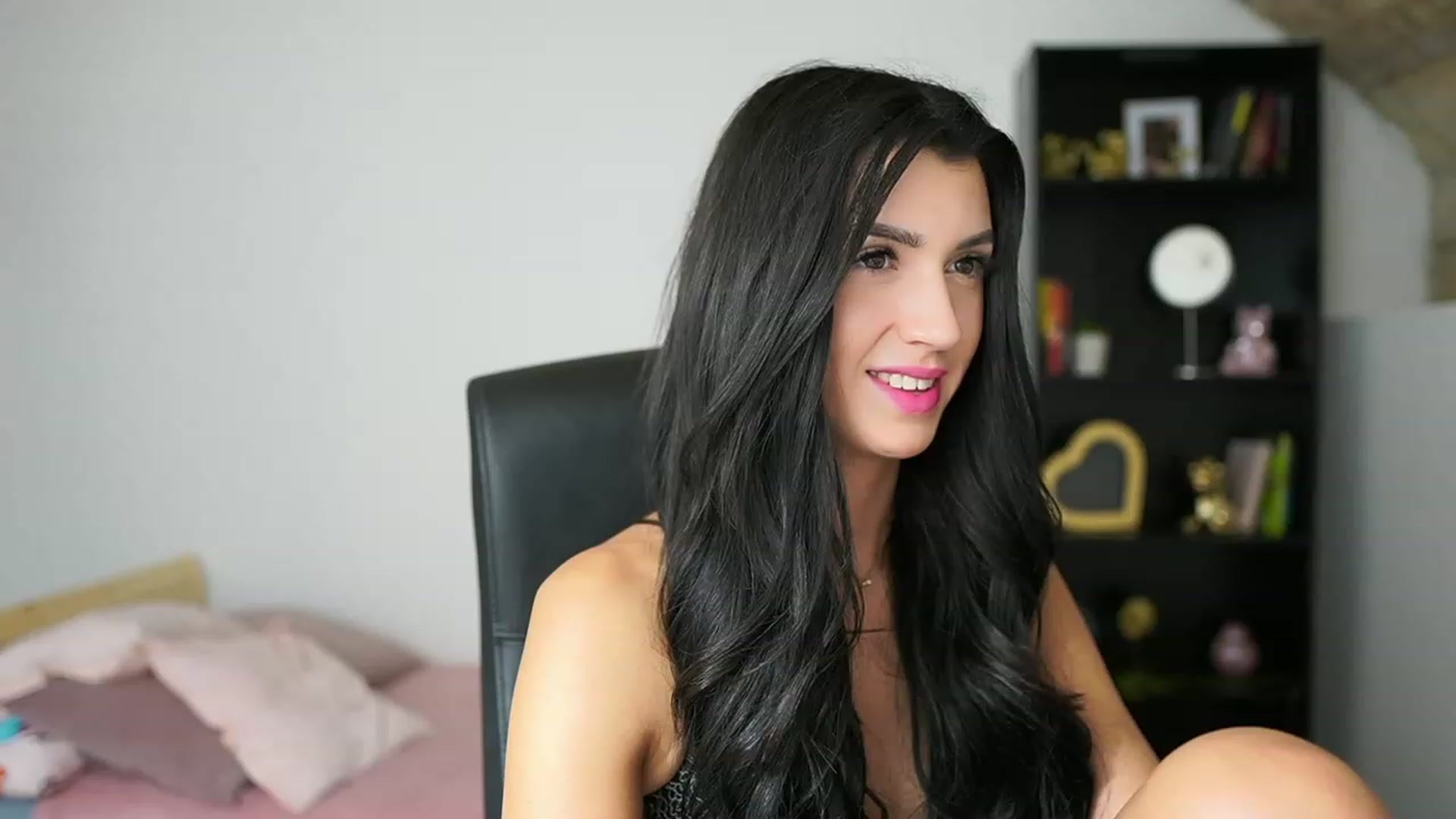 Gallery image thumbnail from Julia_Roca's myfreecams stream on, 02/07/2024, 16:54 image 10 of 20