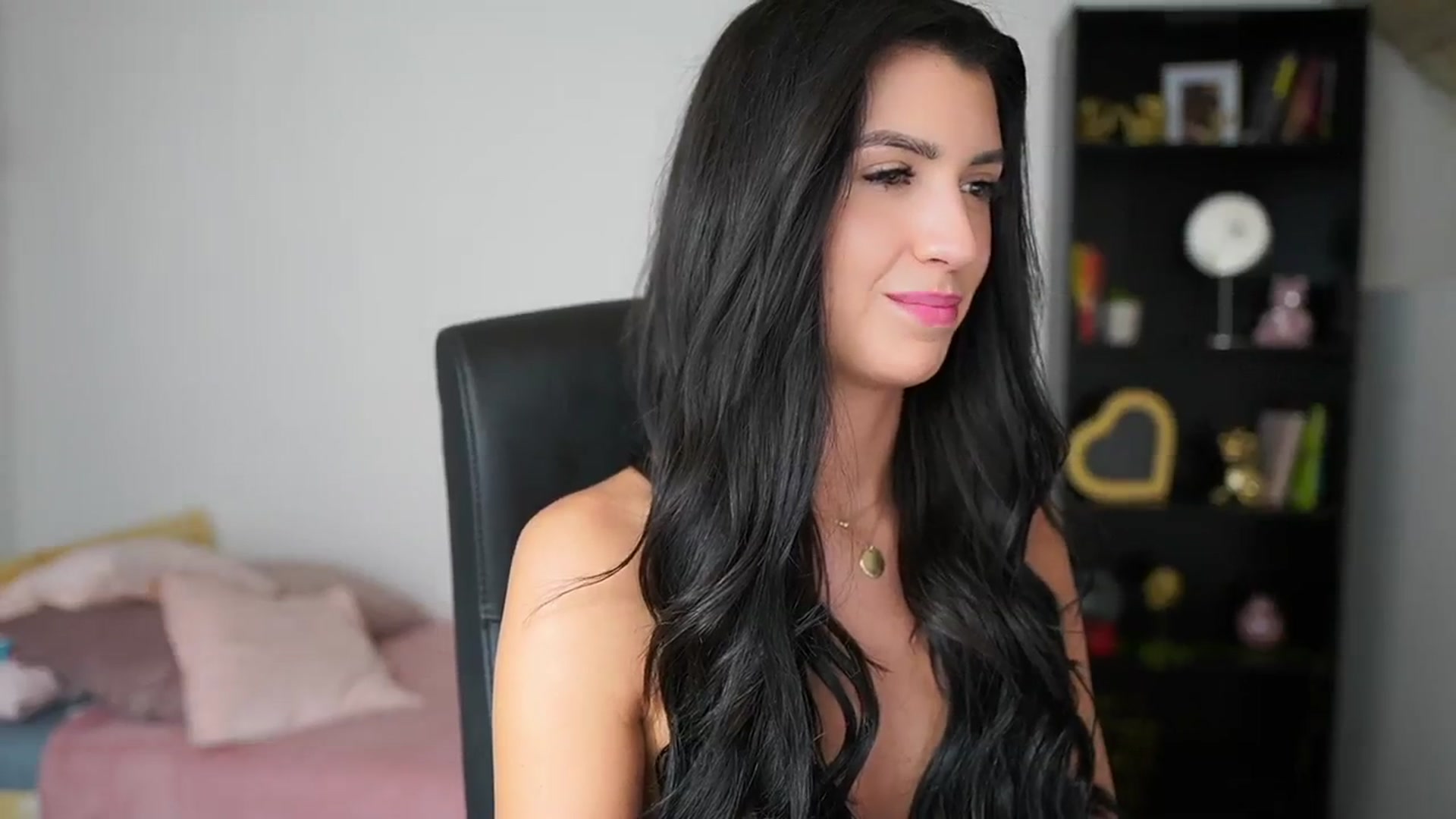 Gallery image thumbnail from Julia_Roca's myfreecams stream on, 02/07/2024, 19:05 image 11 of 20