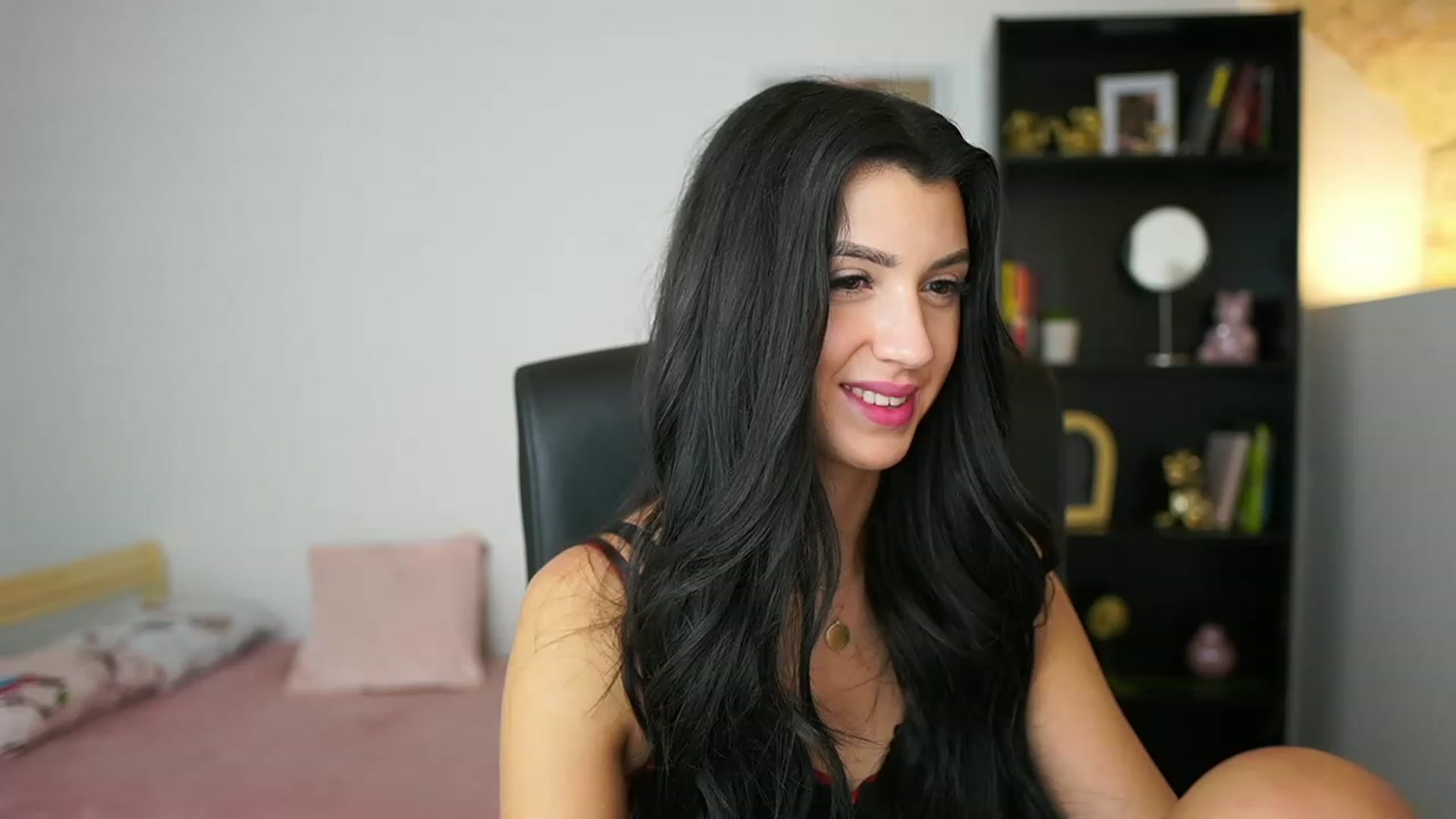 Gallery image thumbnail from Julia_Roca's myfreecams stream on, 02/08/2024, 15:03 image 9 of 20