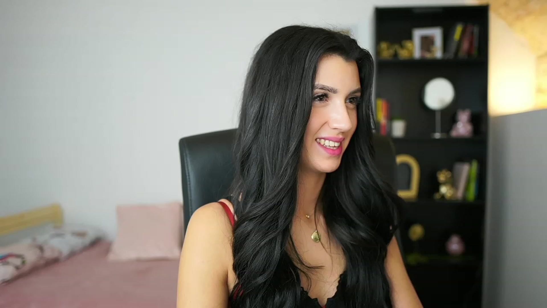 Gallery image thumbnail from Julia_Roca's myfreecams stream on, 02/08/2024, 15:03 image 16 of 20