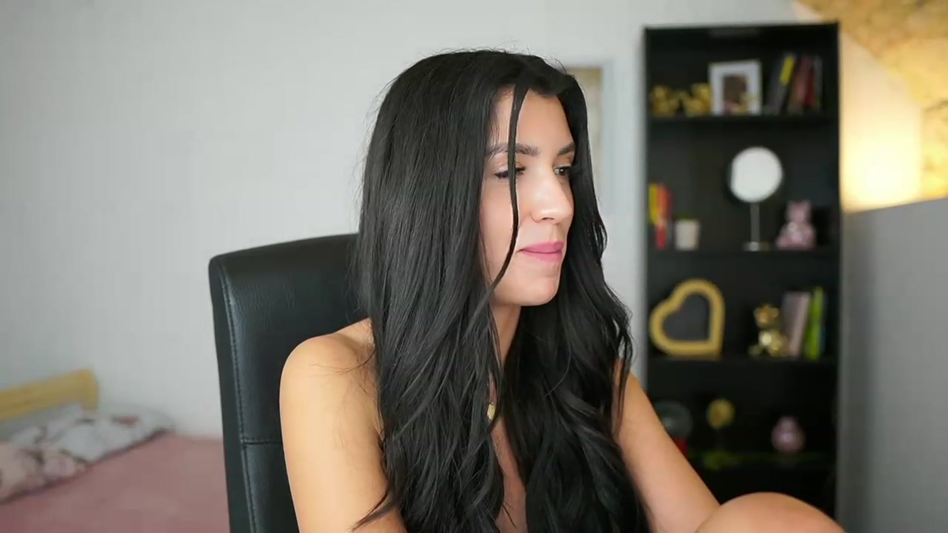 Gallery image thumbnail from Julia_Roca's myfreecams stream on, 02/08/2024, 19:00 image 17 of 20