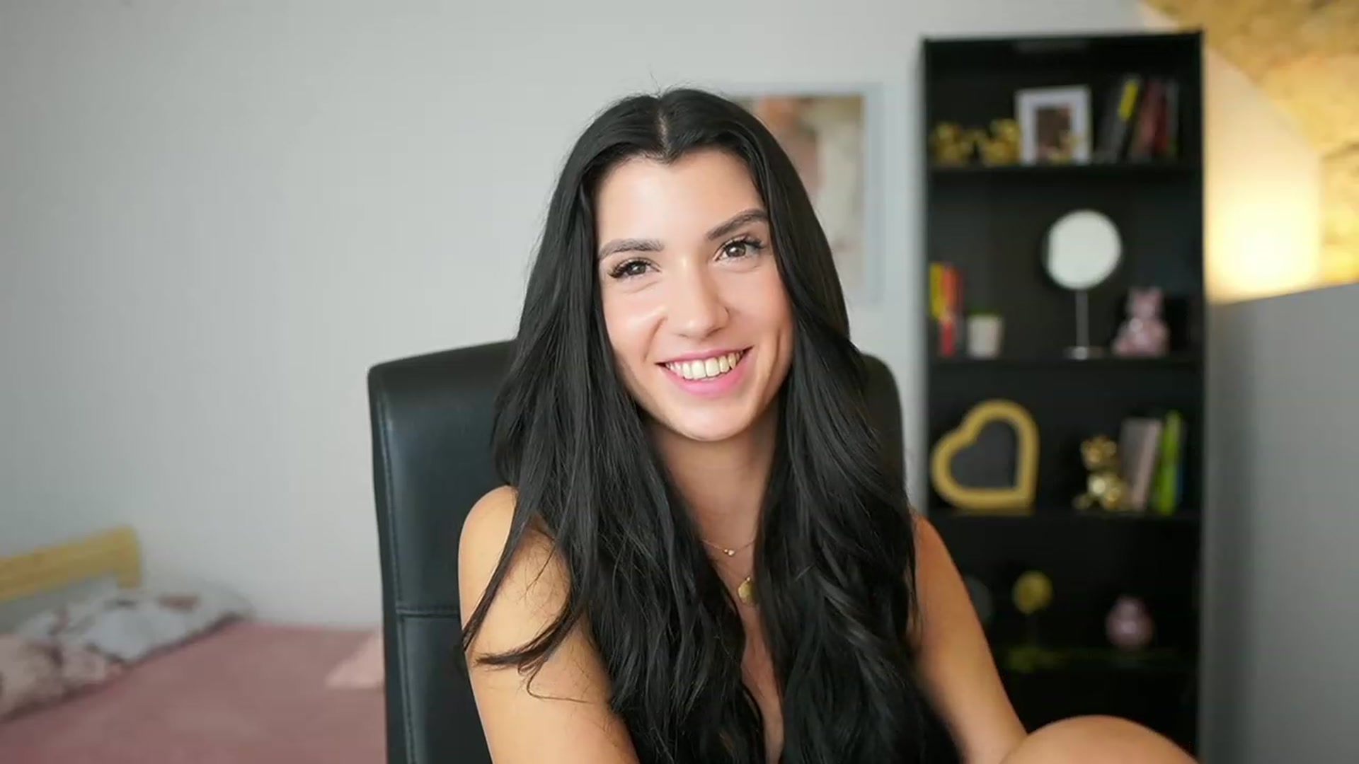 Gallery image thumbnail from Julia_Roca's myfreecams stream on, 02/08/2024, 19:00 image 18 of 20