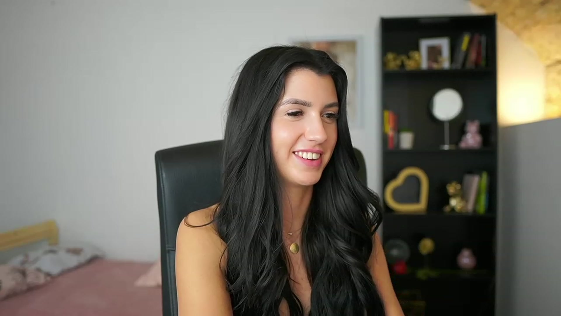 Gallery image thumbnail from Julia_Roca's myfreecams stream on, 02/08/2024, 19:00 image 20 of 20