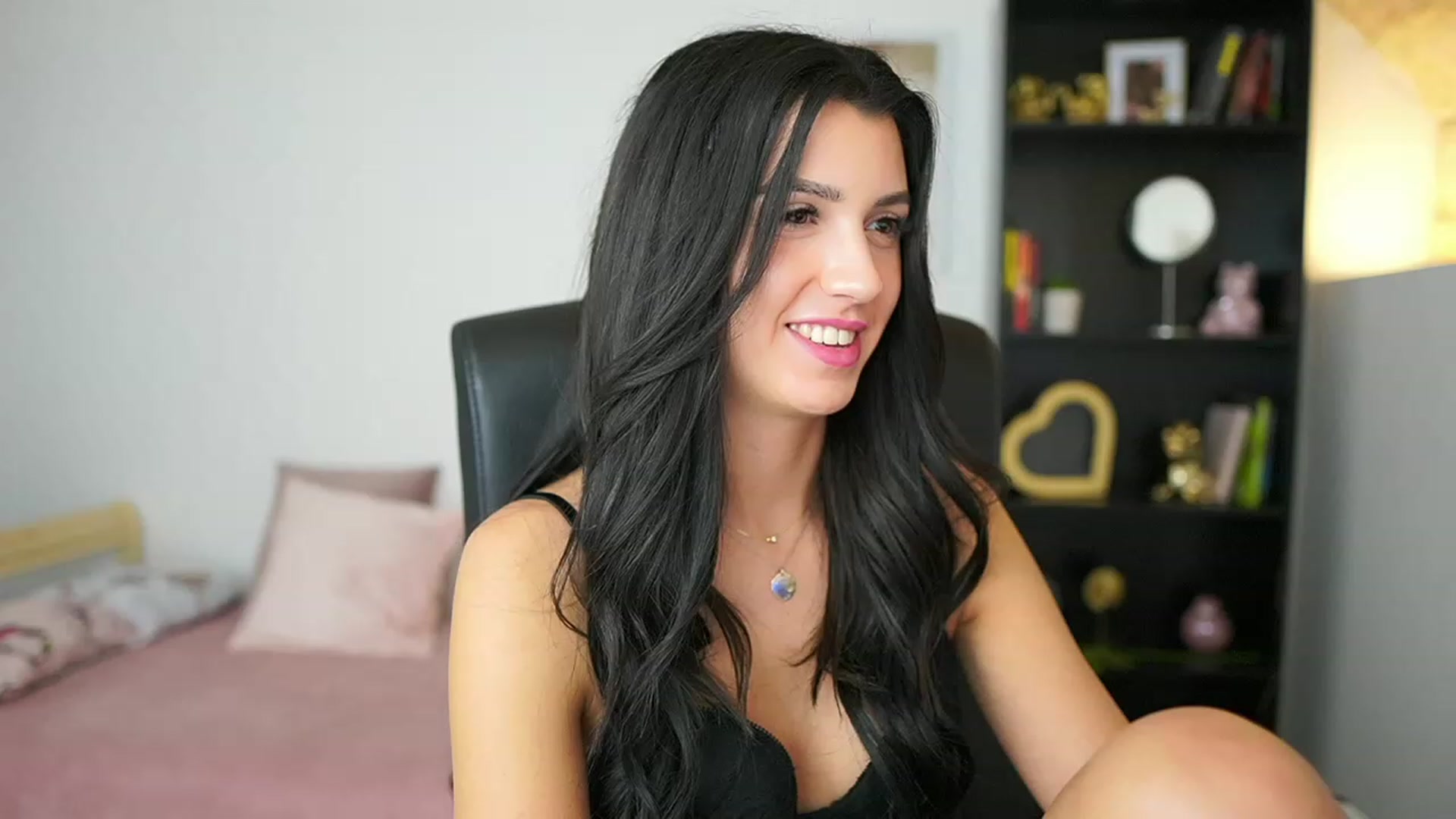 Gallery image thumbnail from Julia_Roca's myfreecams stream on, 02/10/2024, 16:32 image 10 of 20